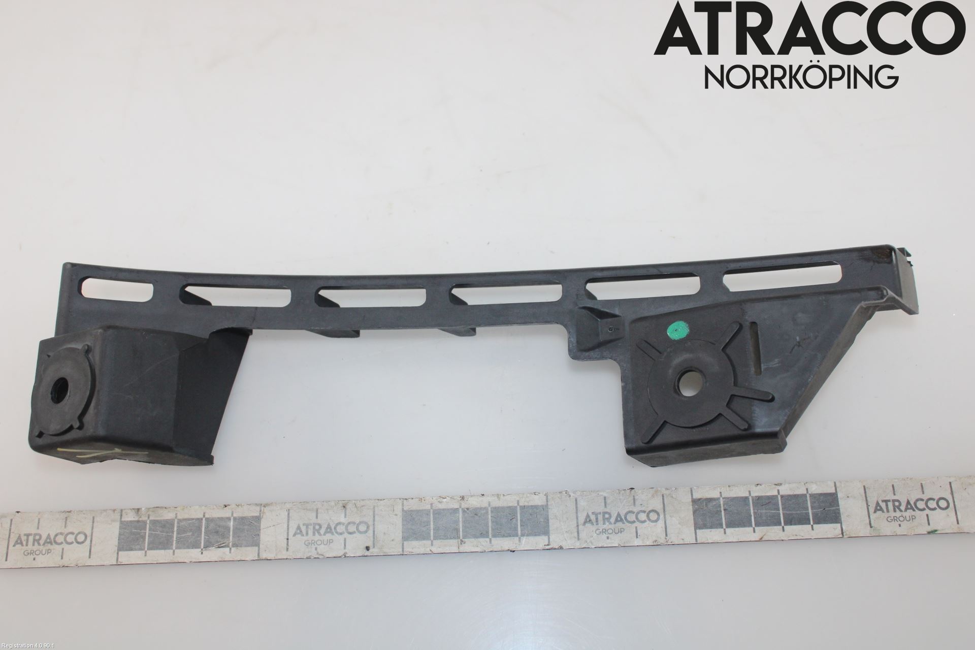 Volkswagen VW CADDY      04-10 Støtfangerfeste Foran Venstre