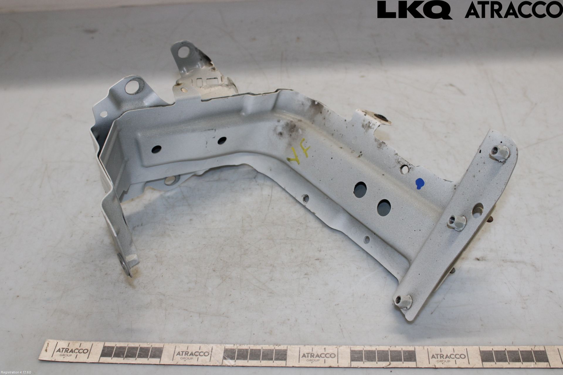 Audi Q7/SQ7 Frontskjermfeste Venstre