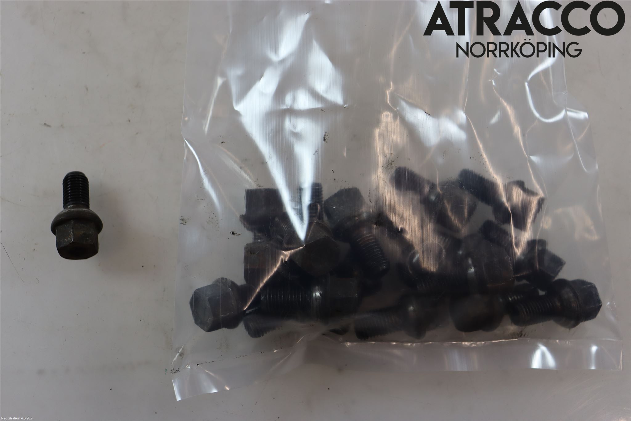 Mercedes-Benz MB 200-300  (W123) 76-86 Hjulmutter - Bolt - Sett