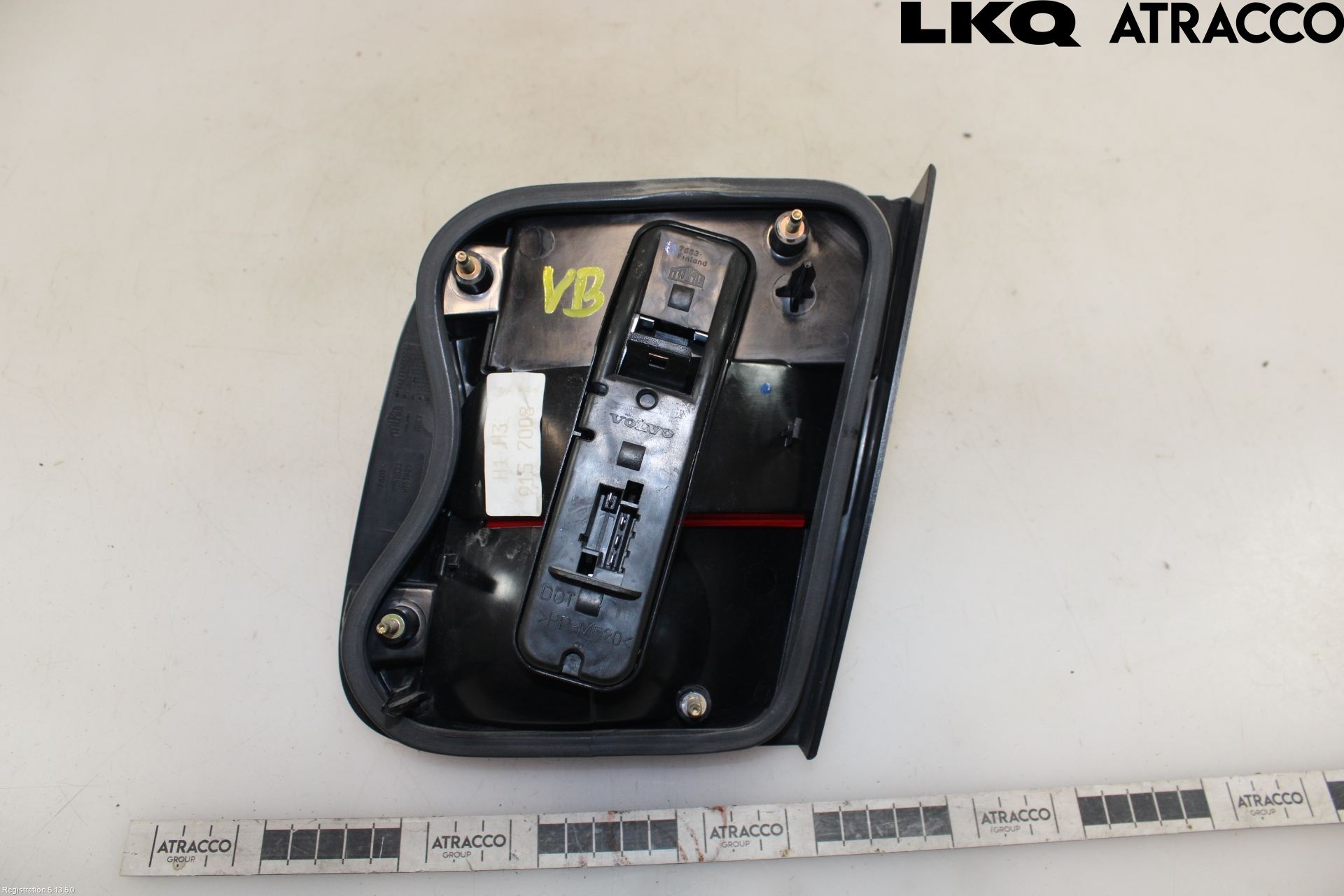 Volvo S70/V70/XC  97-00 Baklykt Venstre  På Luke(Indre