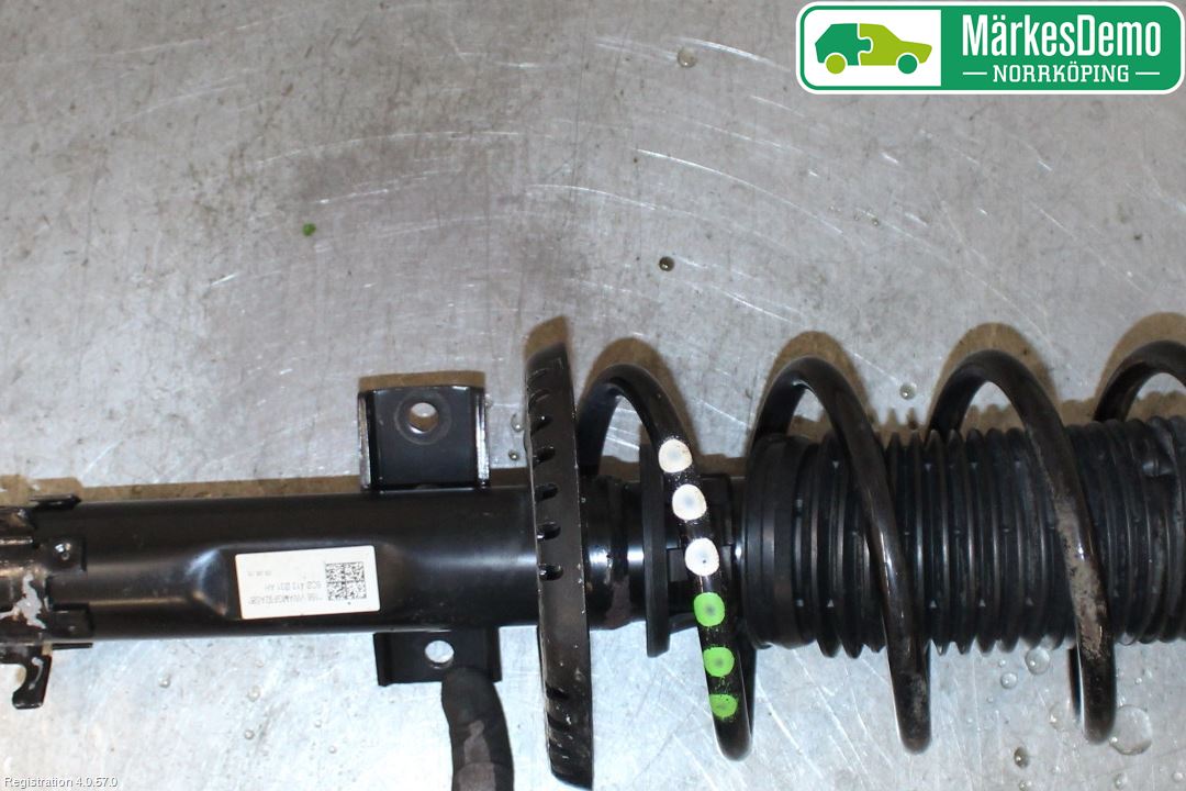 Volkswagen VW POLO 10-17 Fjærbein Foran Venstre