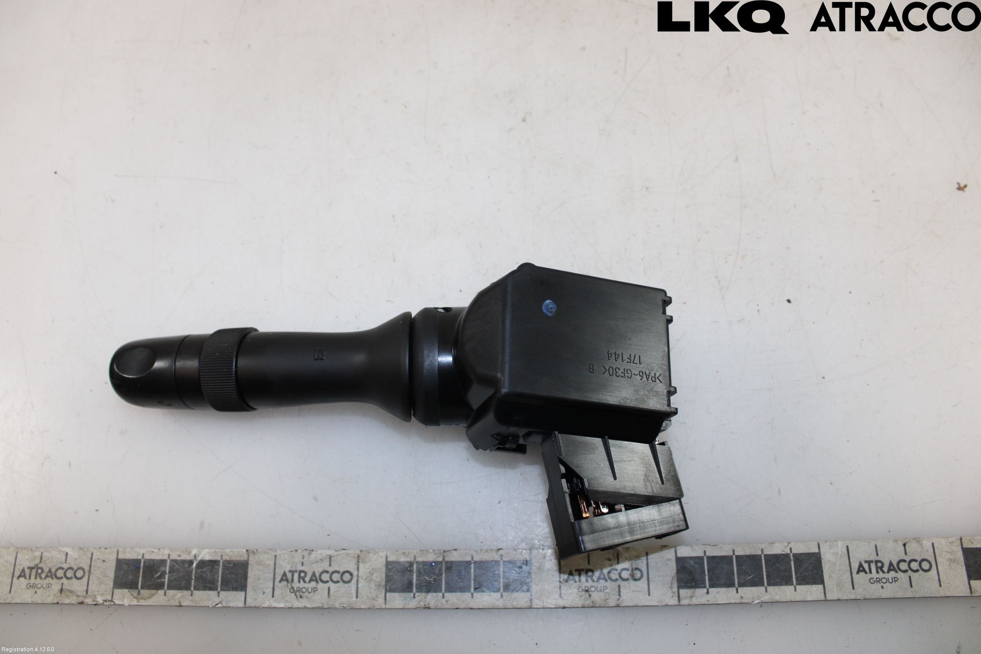 Toyota AURIS 10-12 Bryter Ratt Visker - Spyler