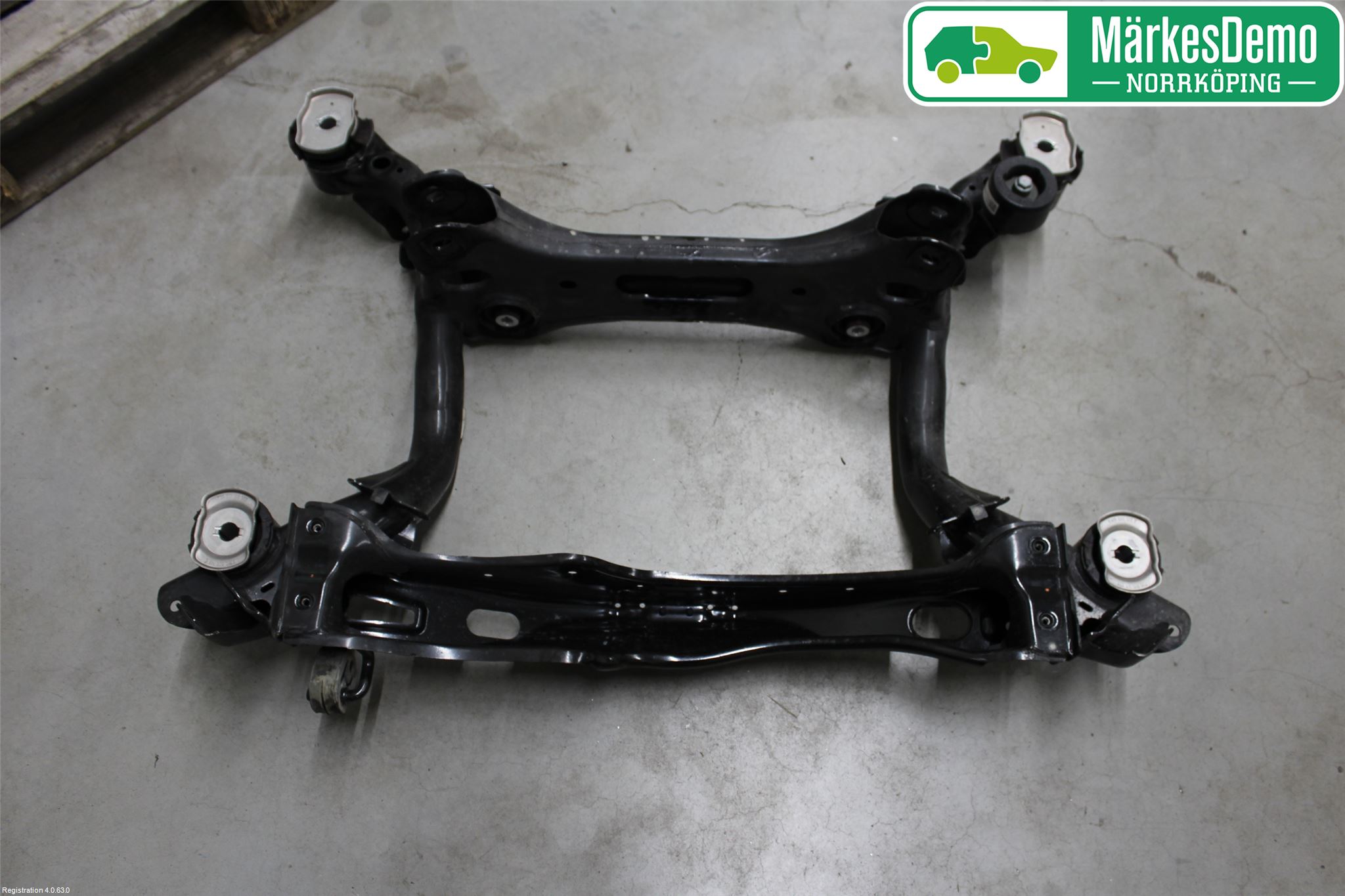 Audi A4/S4 B9 20- Bakaksel Feste Travers-Ramme