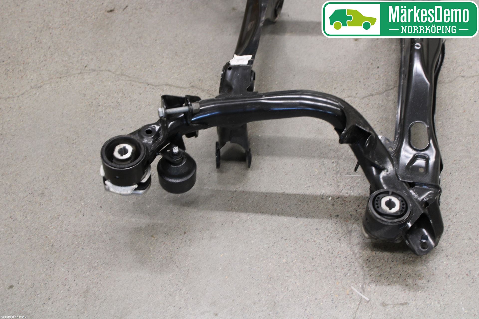 Audi A4/S4 B9 20- Bakaksel Feste Travers-Ramme