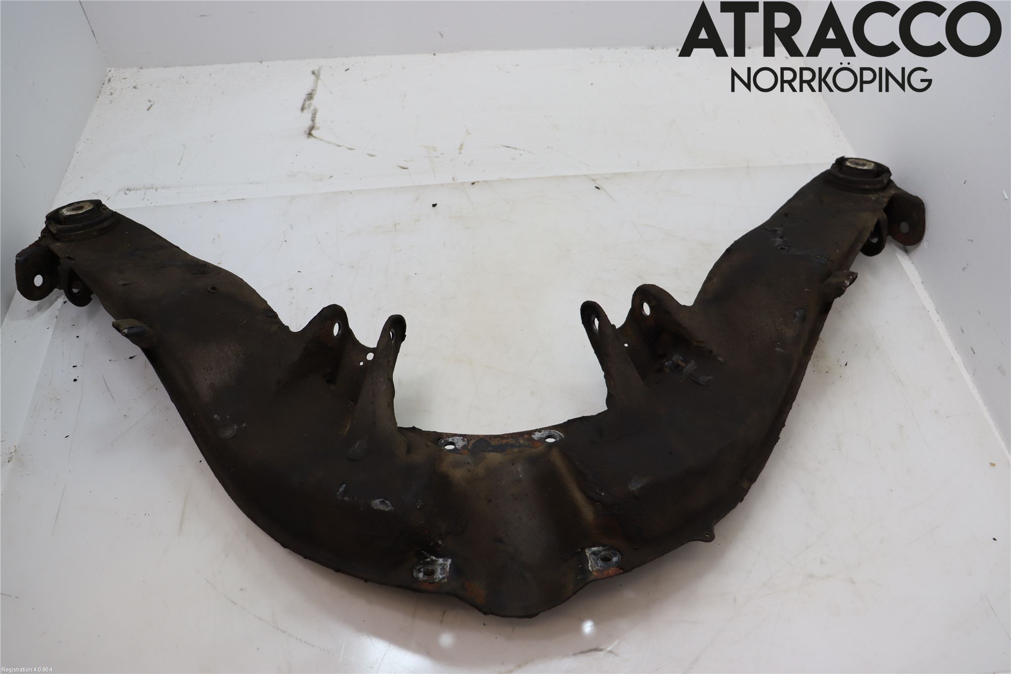 Mercedes-Benz MB COMPAKT  (W115) 68-76 Bakaksel Feste Travers-Ramme