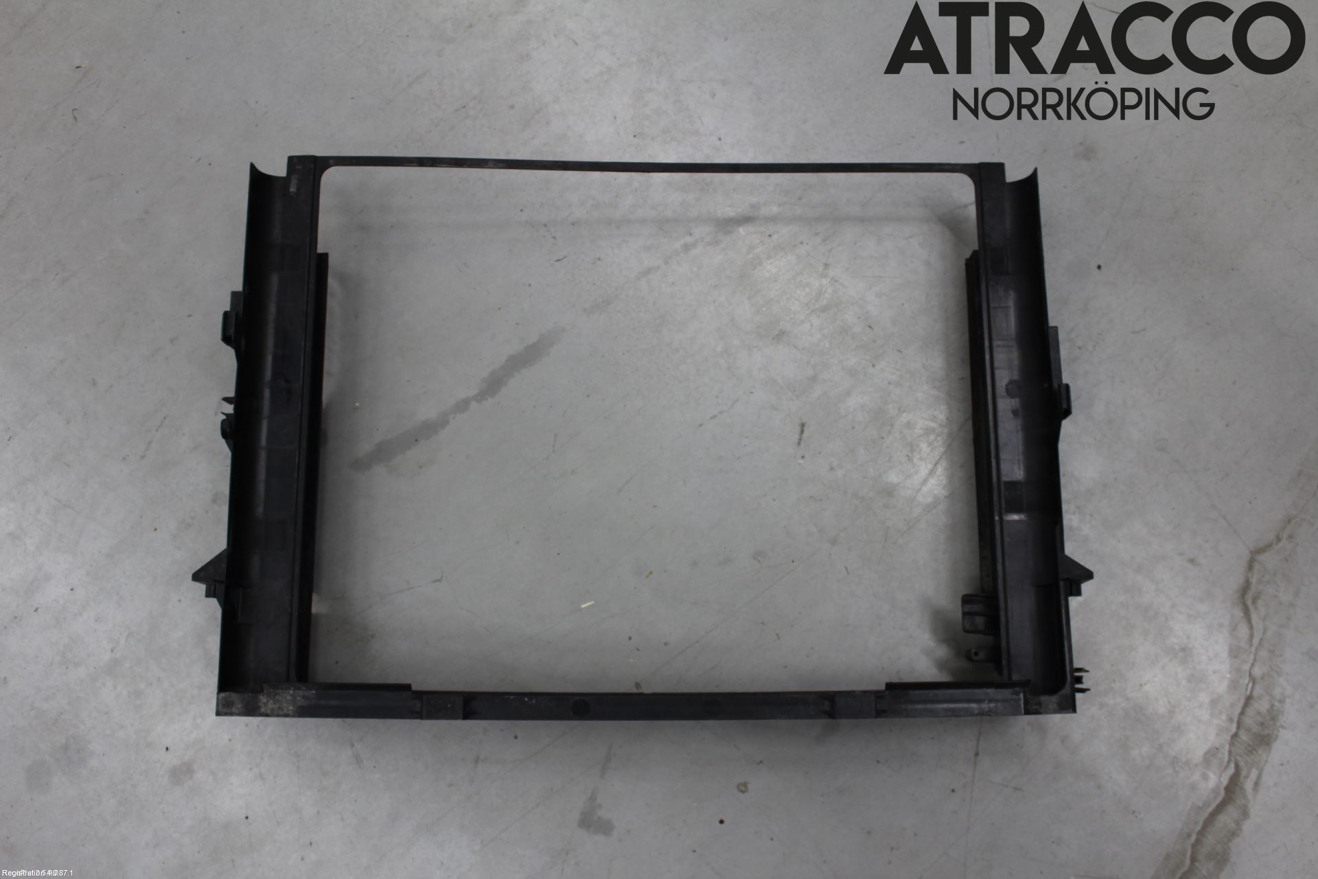 BMW 7 E65/66    00-08 Radiator Feste - Ramme - Bjelk