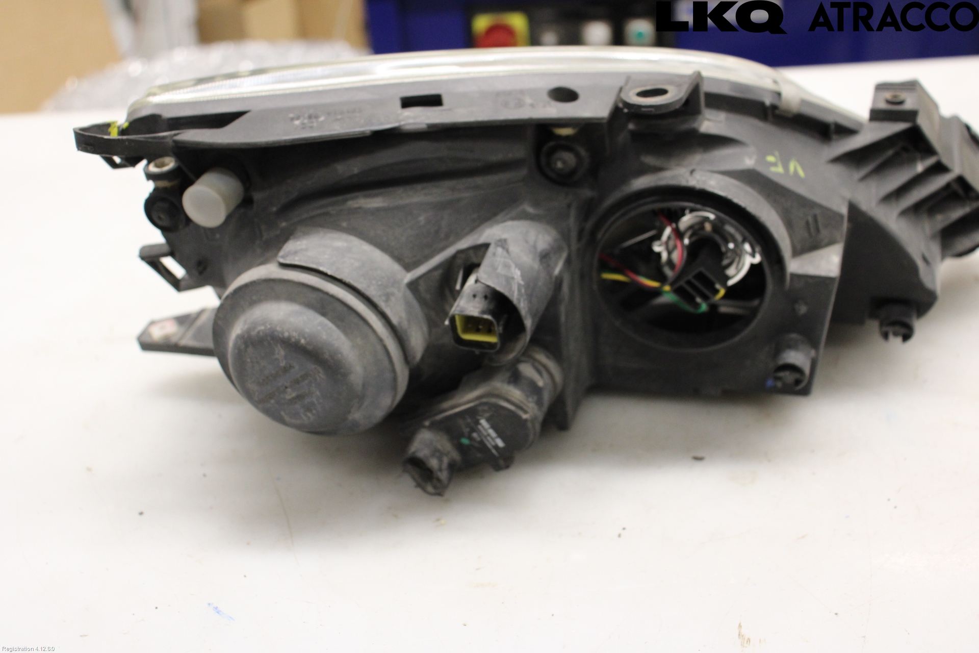 Toyota AVENSIS 98-02 Frontlykt Venstre