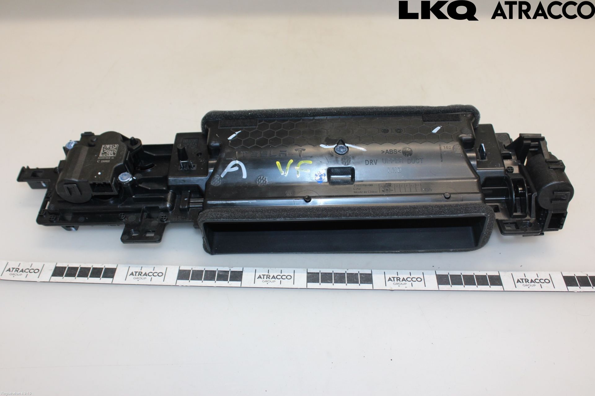 Tesla MODEL 3 17- Dashbord Kanal - Dyse