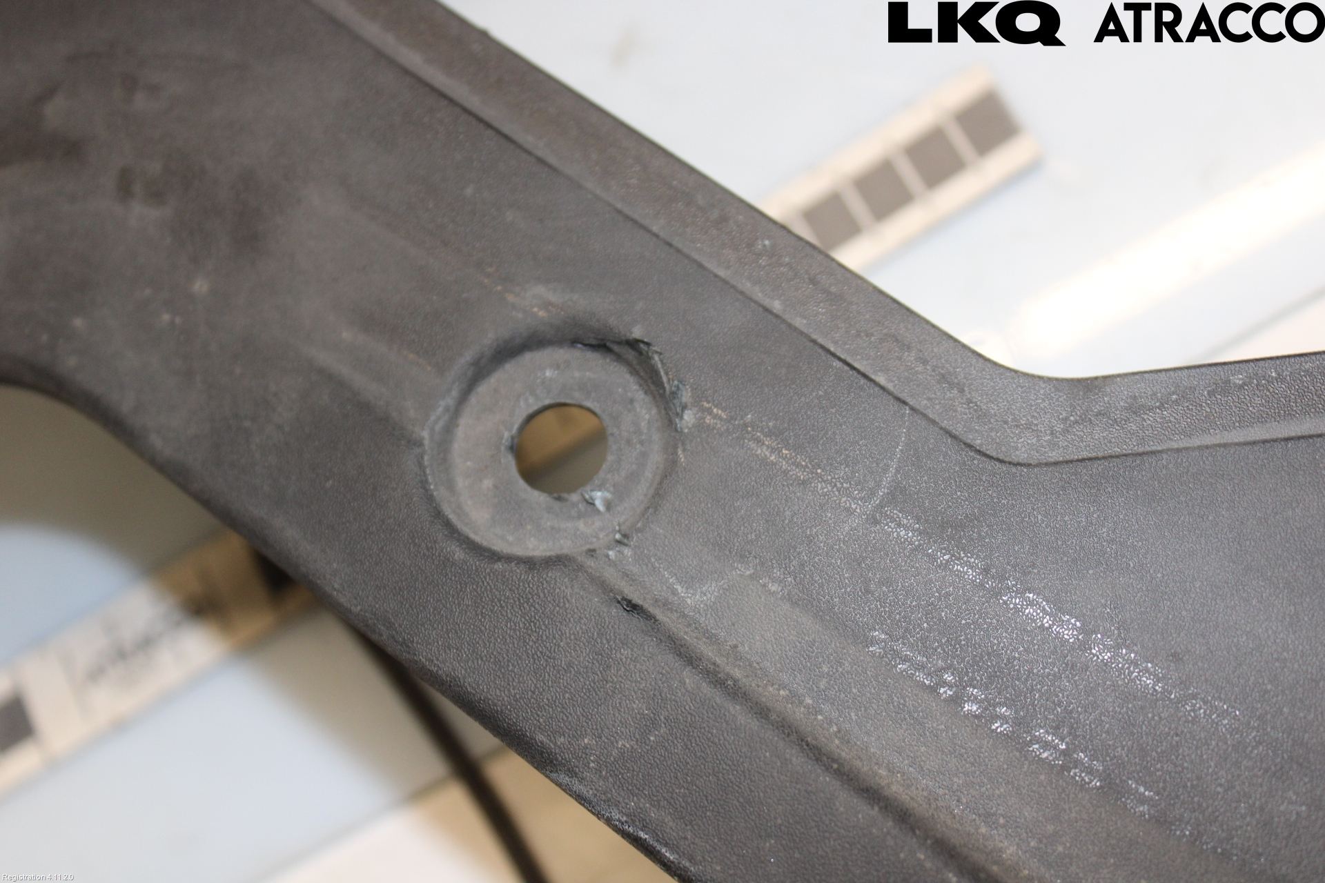Jaguar XE (X760) 15-24 Visker Deksel-Grill-Under Frr
