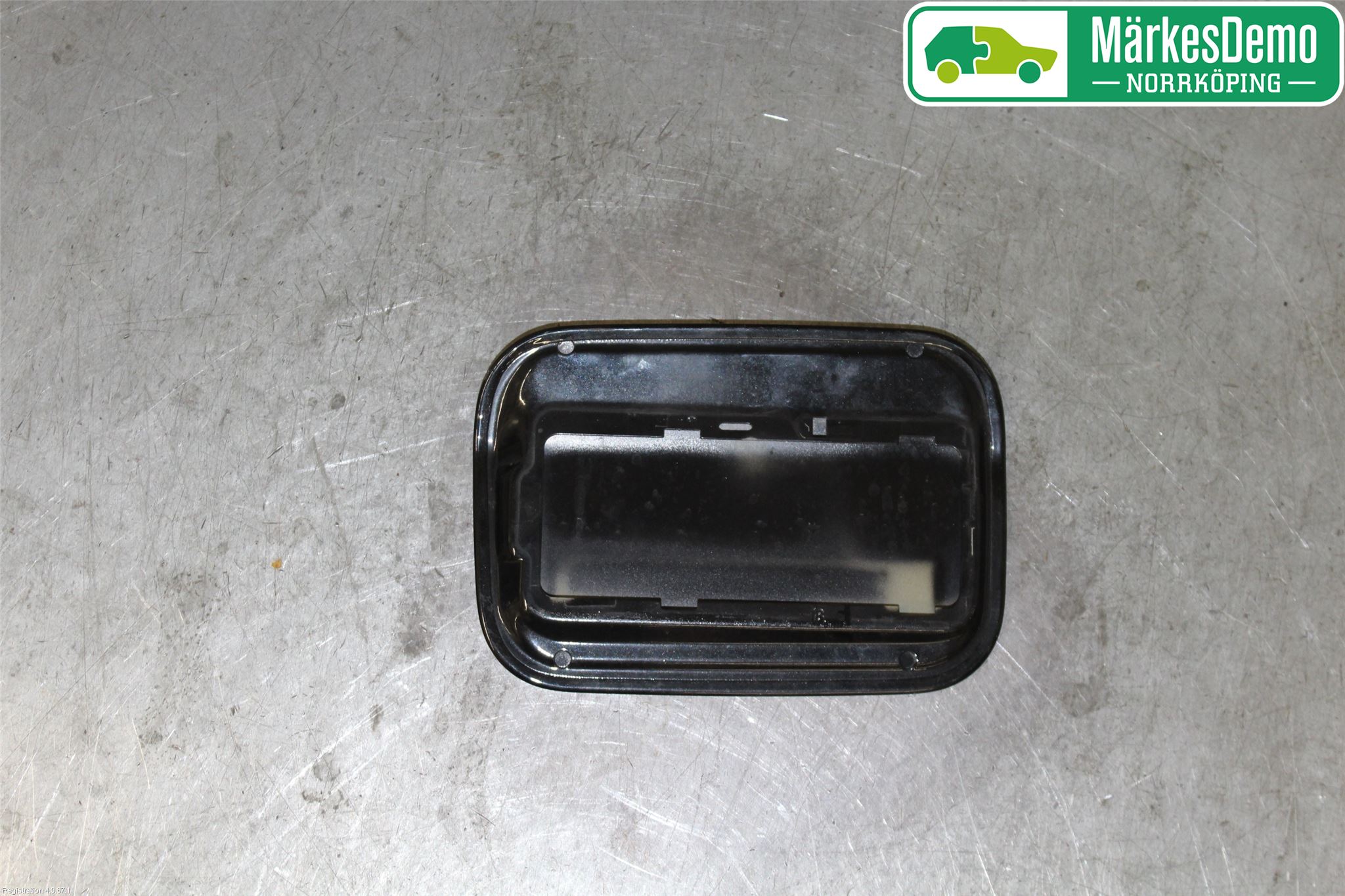 BMW 5 E60/61 Sed/Tou 02-10 Drivstoff Tankluke