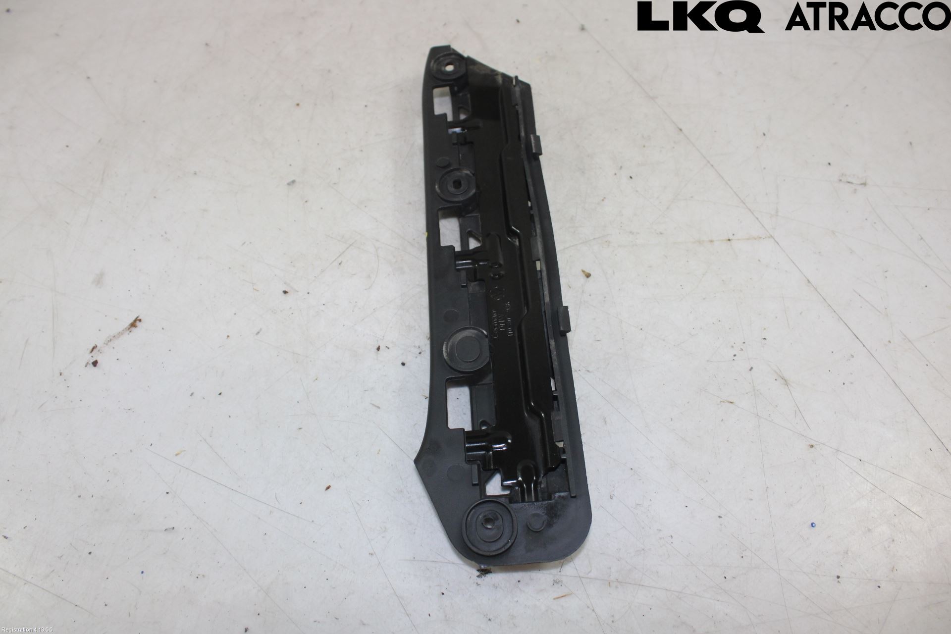 Volkswagen VW CADDY      04-10 Støtfangerfeste Foran Høyre