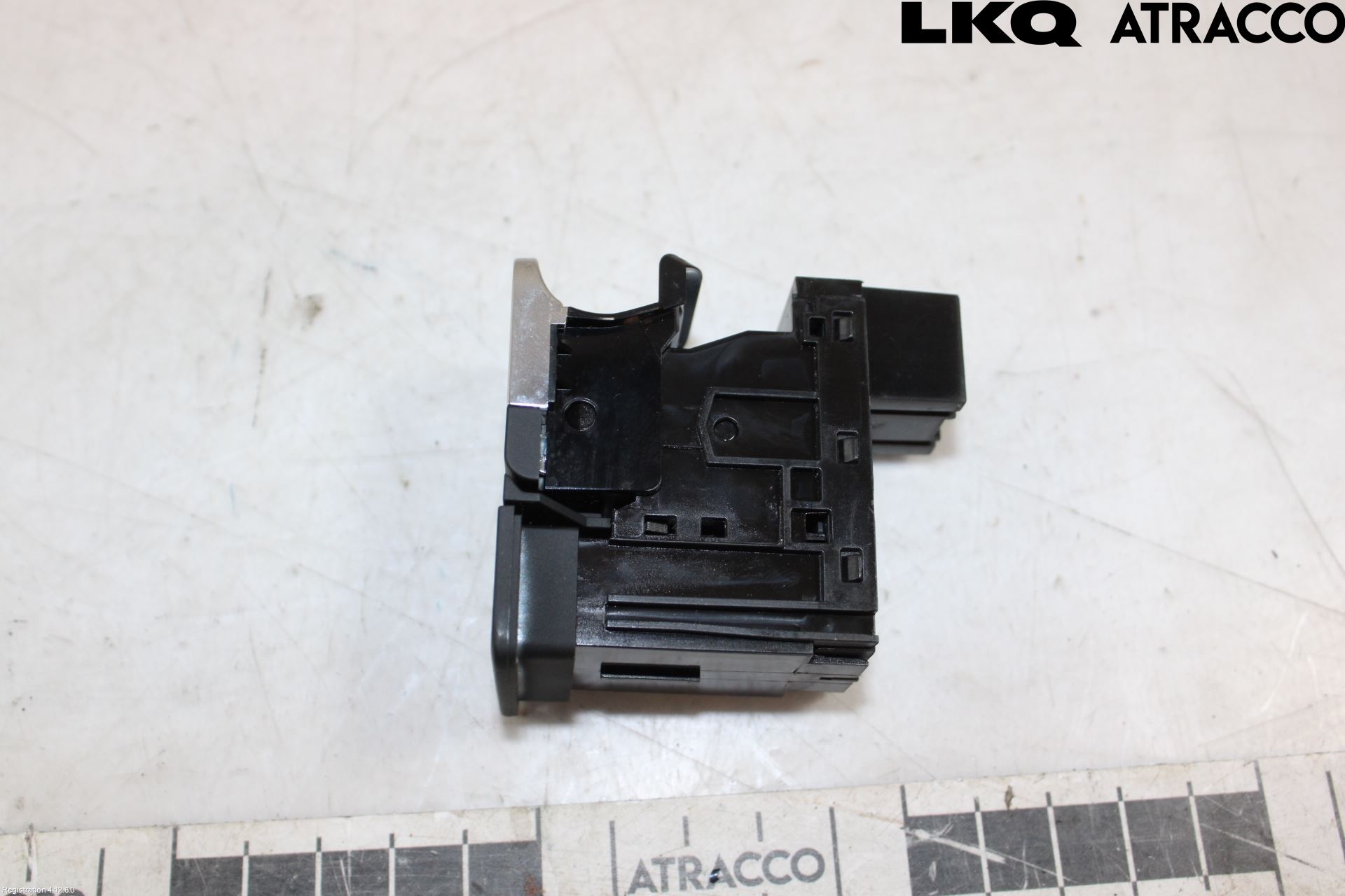 Volkswagen VW PASSAT 20-24 Bryter Parkeringsbrems