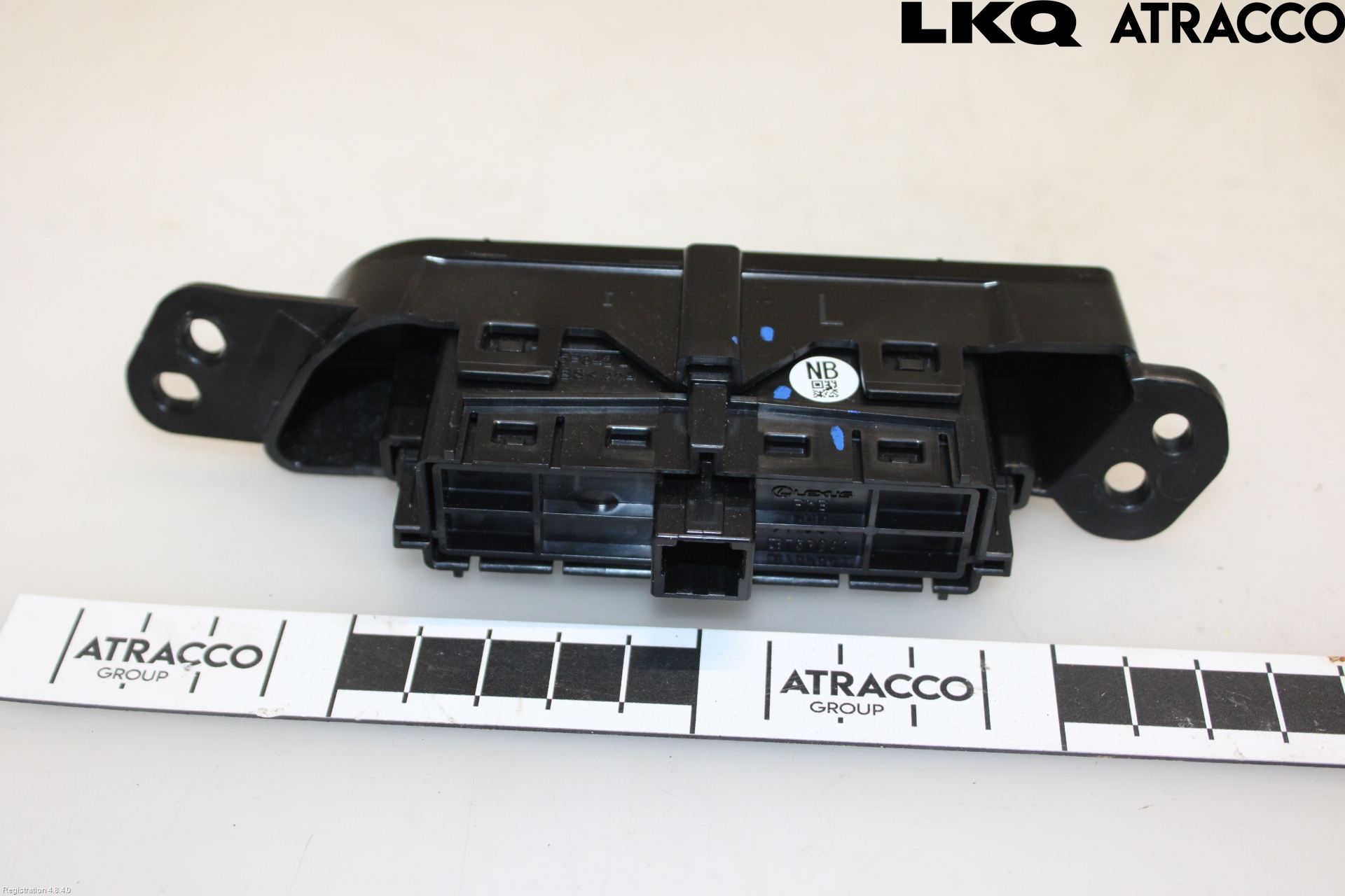 Lexus NX 340h/450h+ 21- Bryter Drivstoff Tankluke
