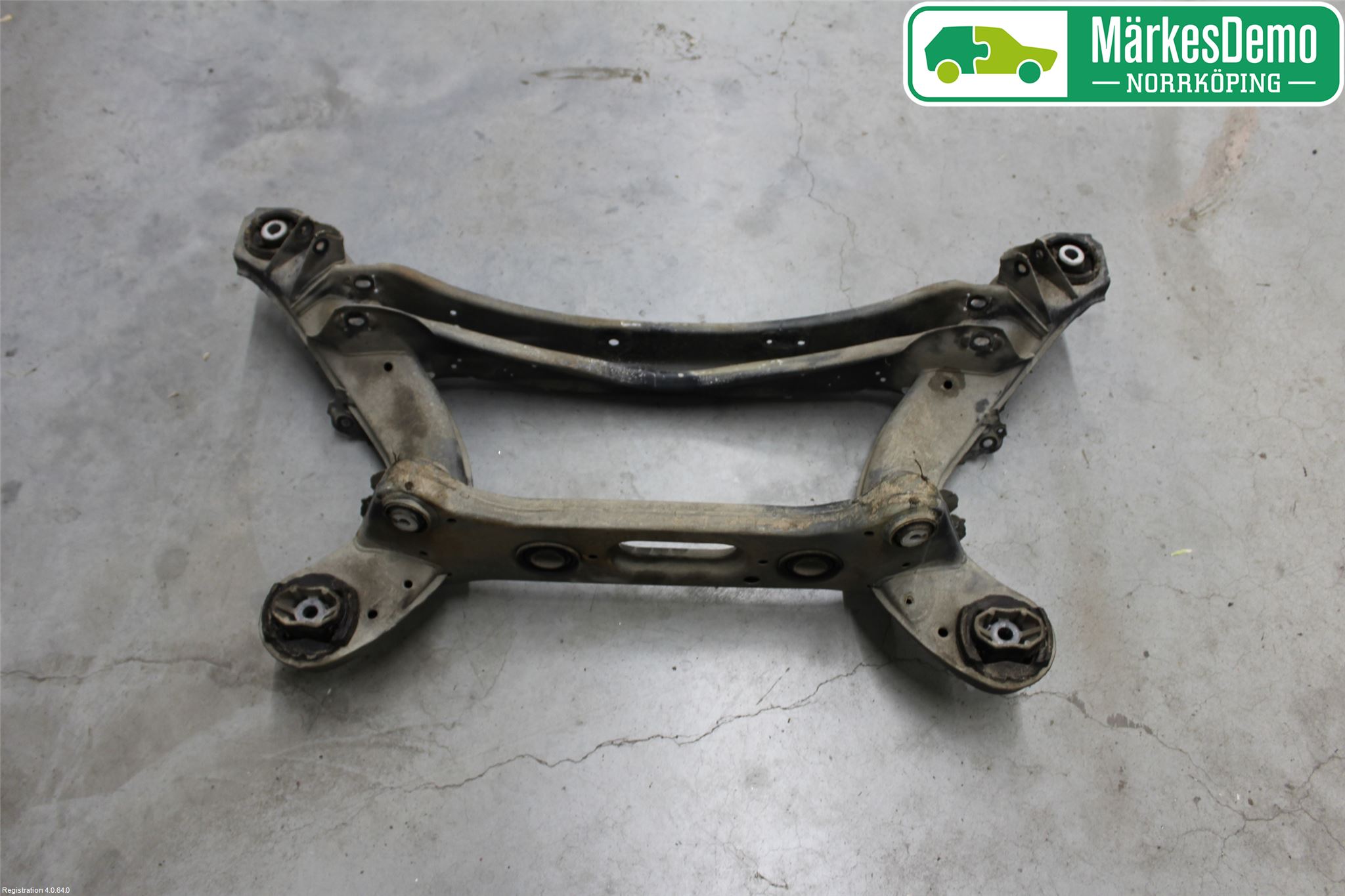 Mercedes-Benz MB C-KLASS (W205) 14-21 Bakaksel Feste Travers-Ramme