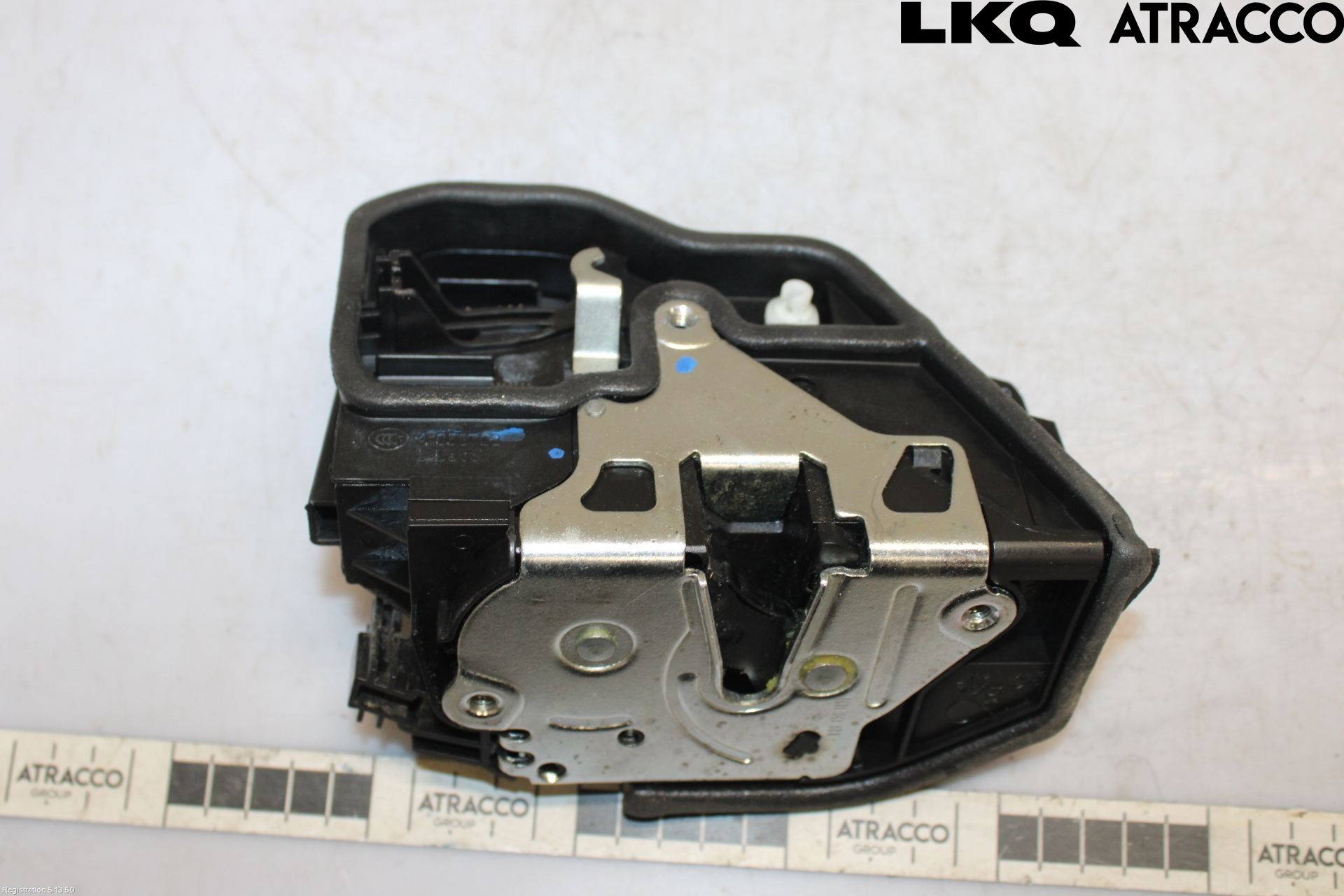 BMW 3 F30/F31/F80 12-19 Dørlås - Låsekasse