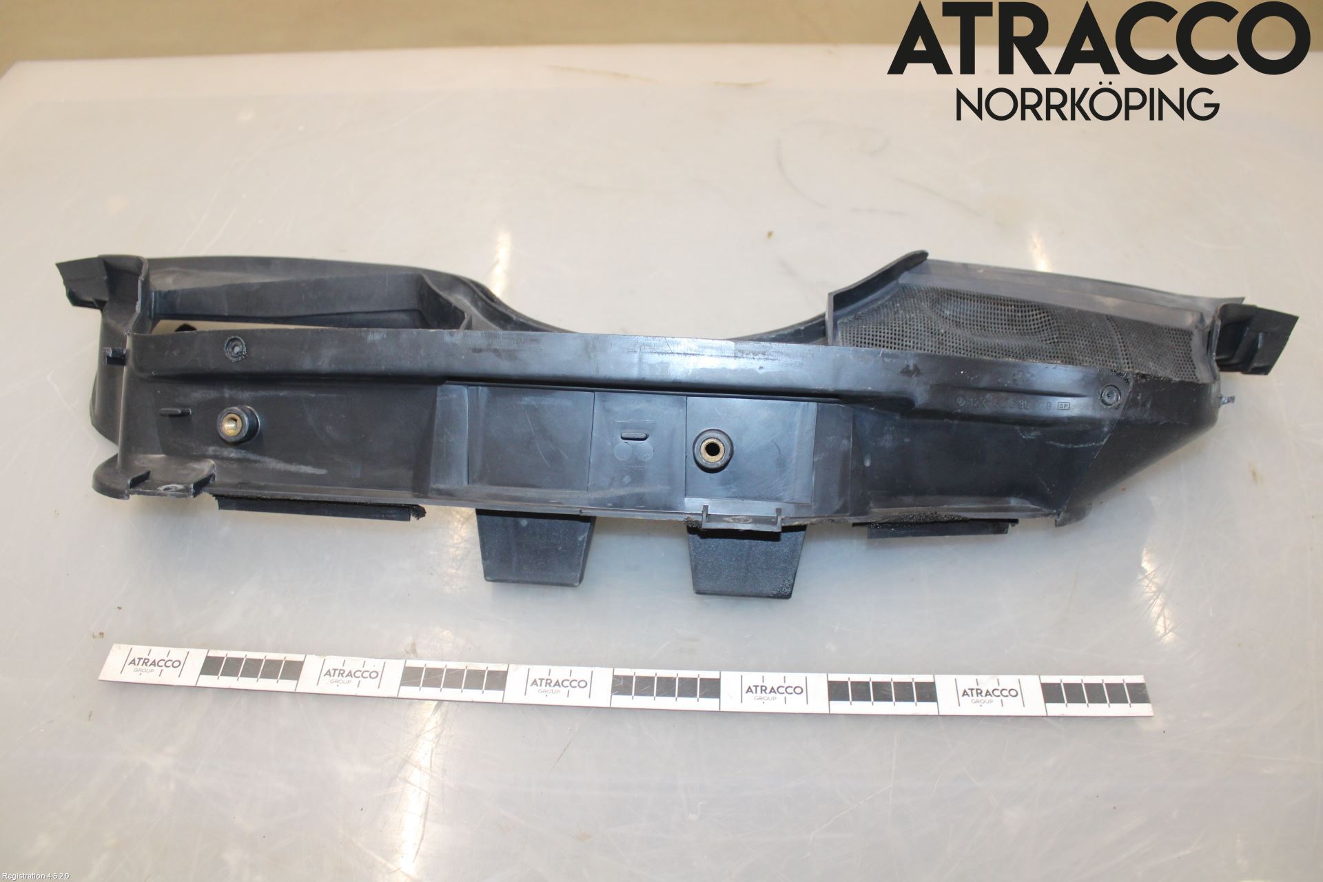 Mercedes-Benz MB 200-500  (W124) 86-96 Visker Deksel-Grill-Under Frr