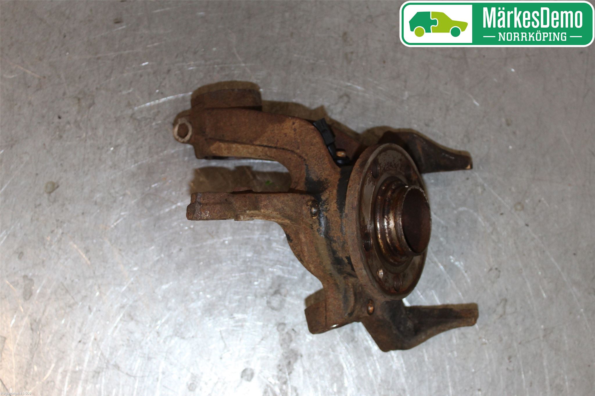 Volkswagen VW POLO 10-17 Spindel Hf