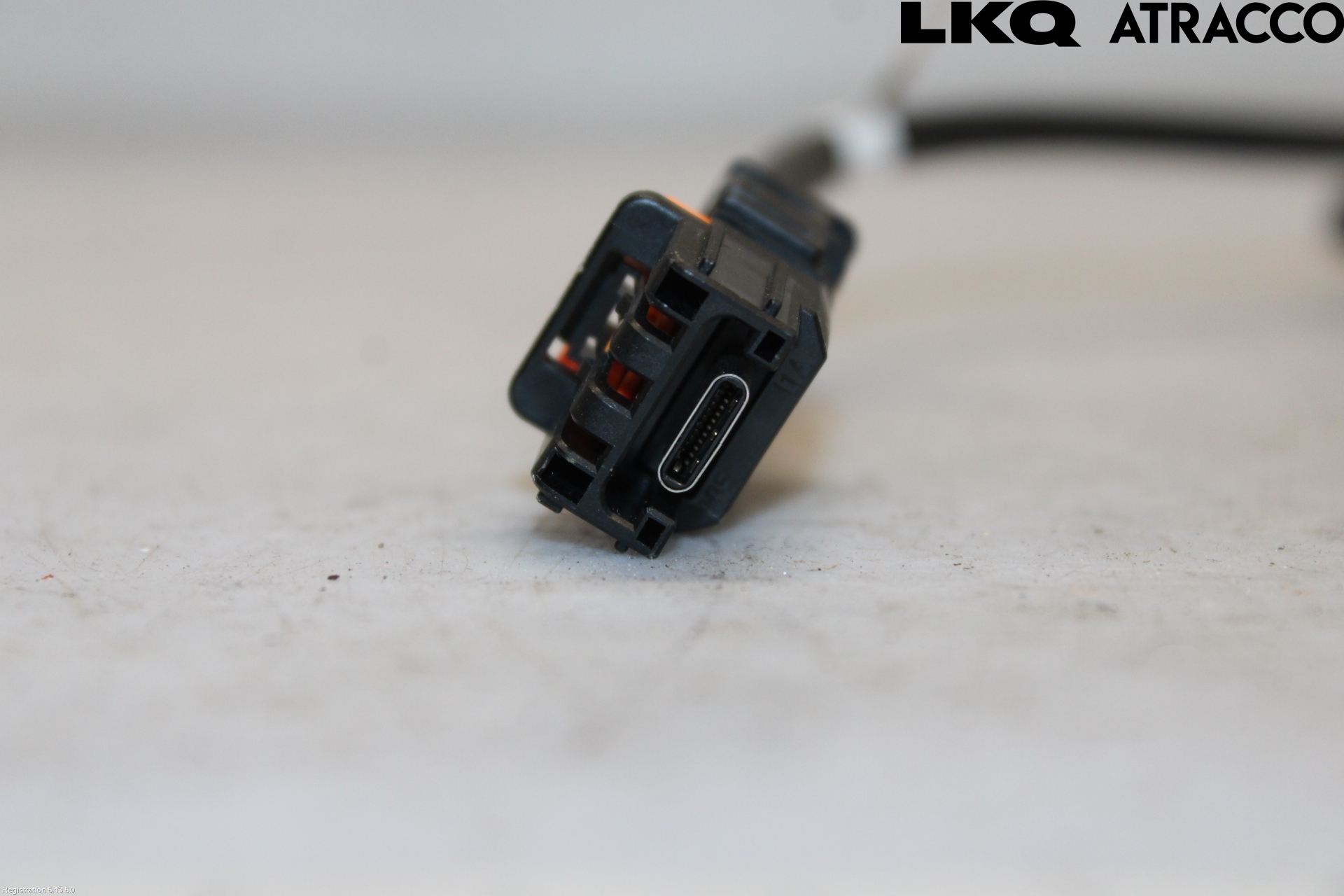 Tesla MODEL 3 17- Usb Connection