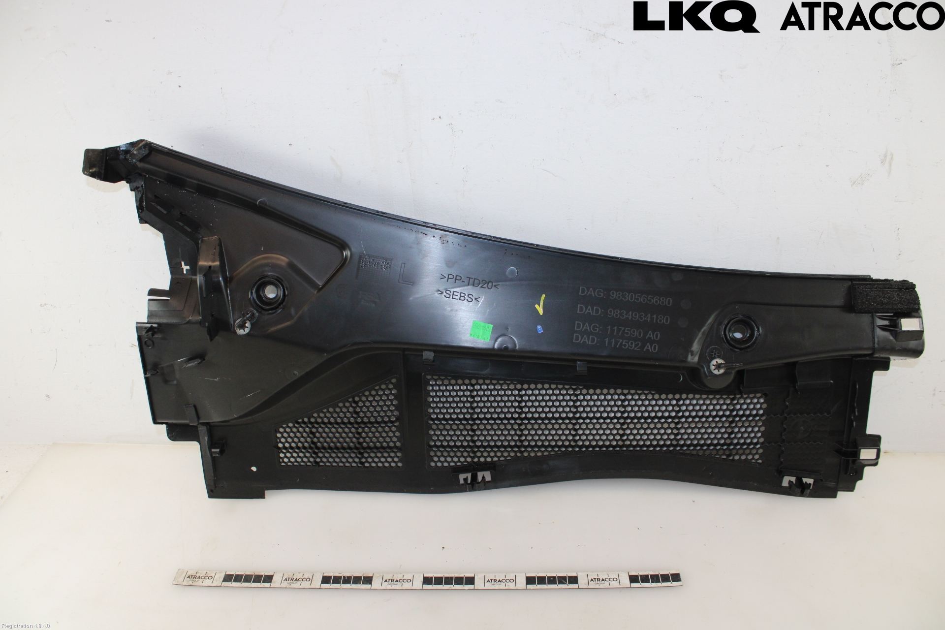 Opel ASTRA L 22- Visker Deksel-Grill-Under Frr