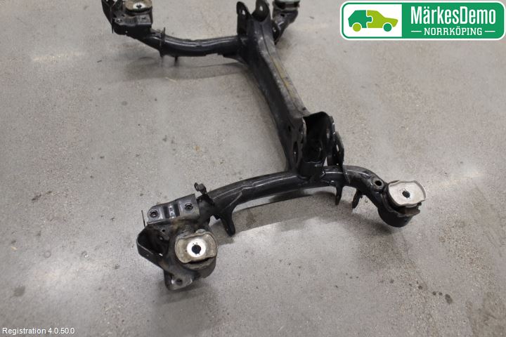 Audi A4/S4 B9 16-19 Bakaksel Feste Travers-Ramme