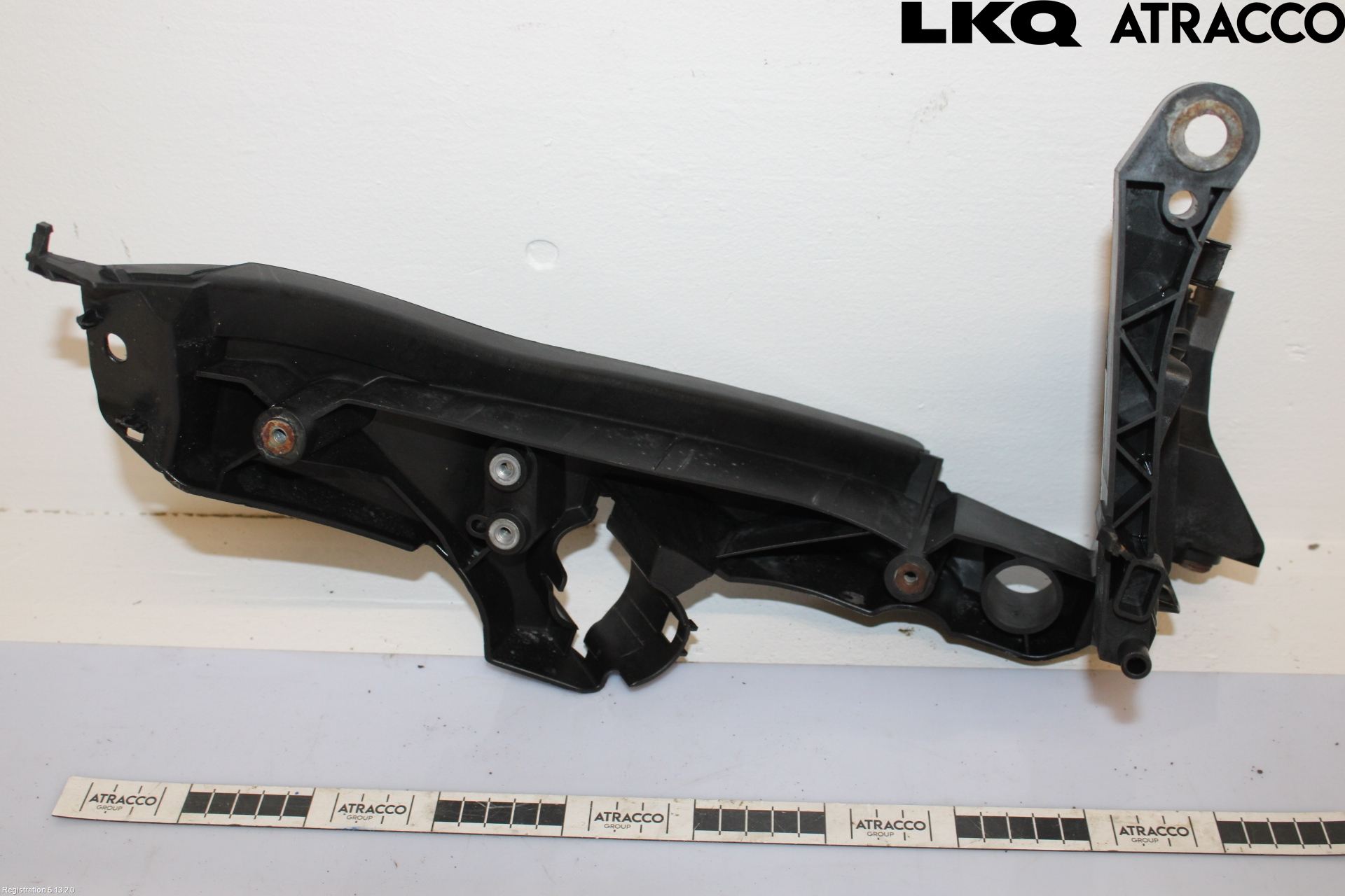 Audi A4/S4 08-11 Frontlykt Holder-Feste