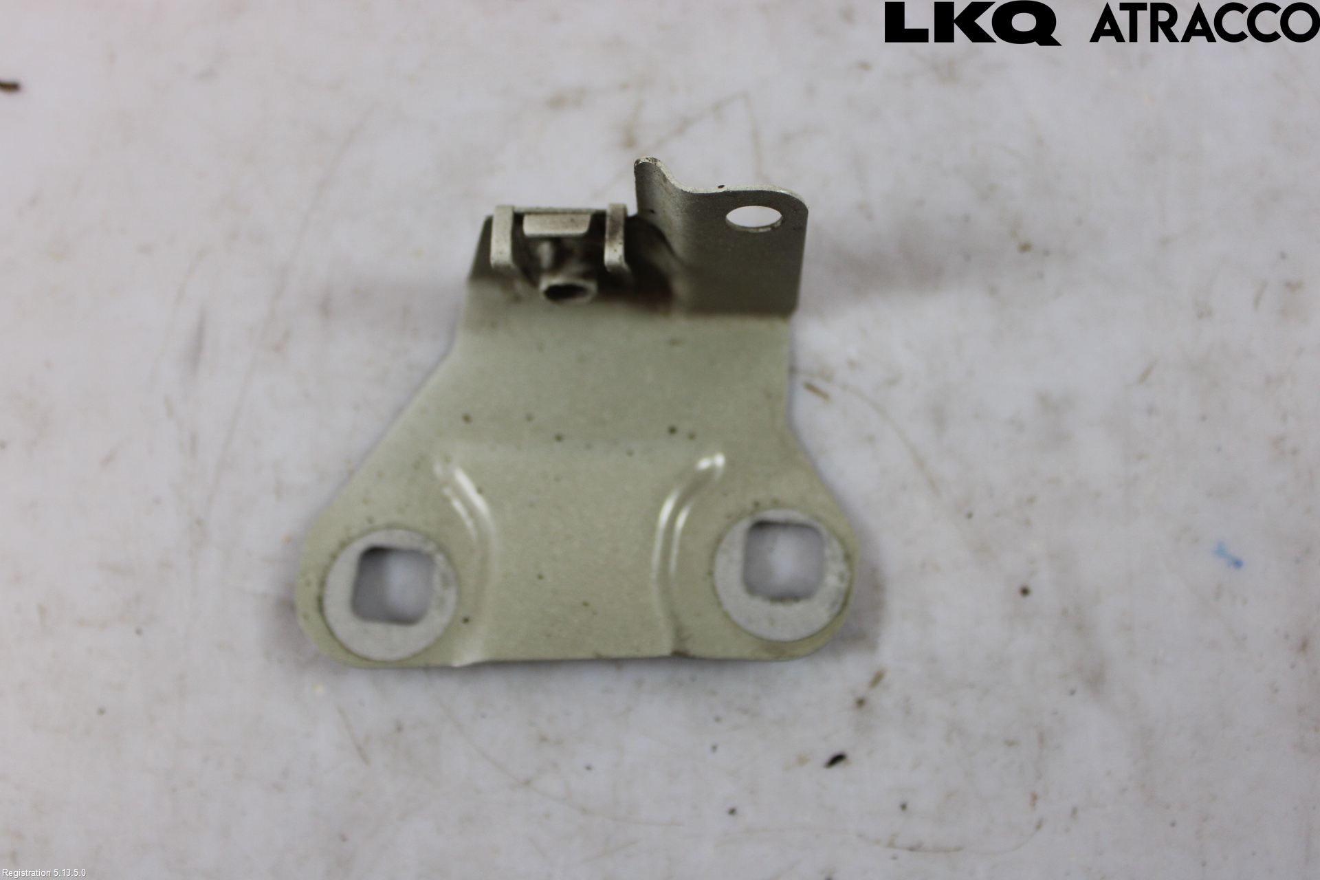BMW 5 F10/F11/F18 09-17 Frontskjermfeste Venstre