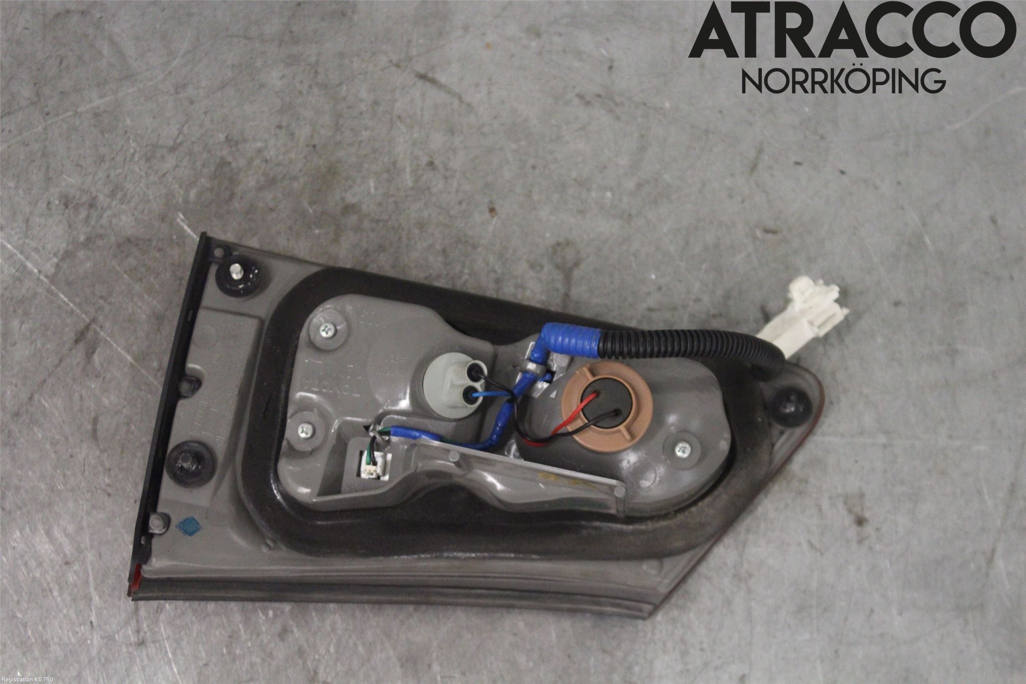 Lexus IS 220d/250/350 06-13 Baklykt Venstre  På Luke(Indre