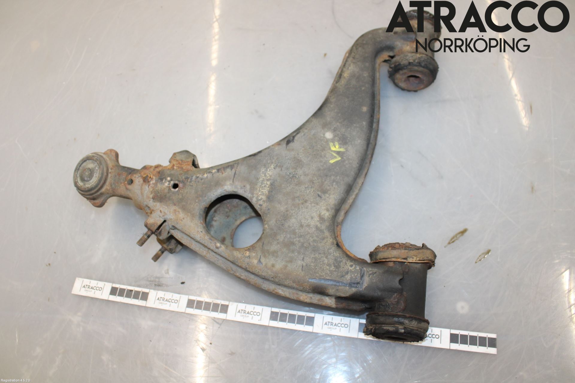 Mercedes-Benz MB 200-500  (W124) 86-96 Bærearm Foran Venstre Nedre