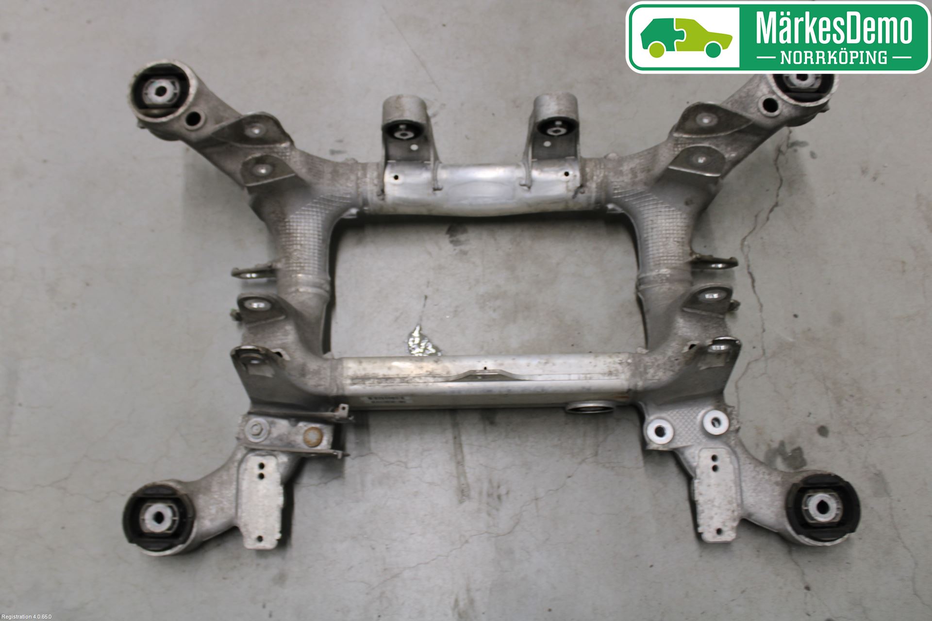 BMW 5 F10/F11/F18 09-17 Bakaksel Feste Travers-Ramme
