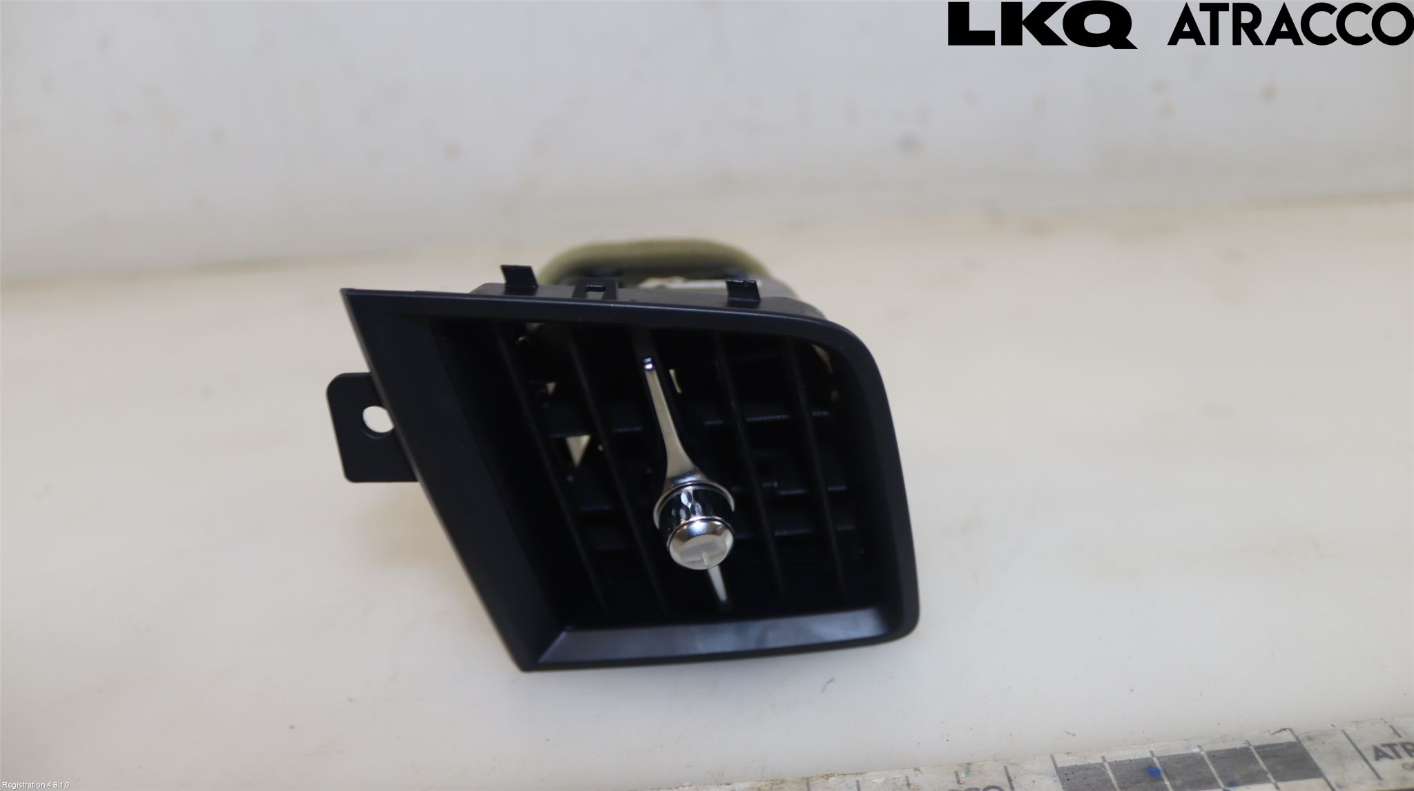 Volvo V90 17->> Dashbord Kanal - Dyse