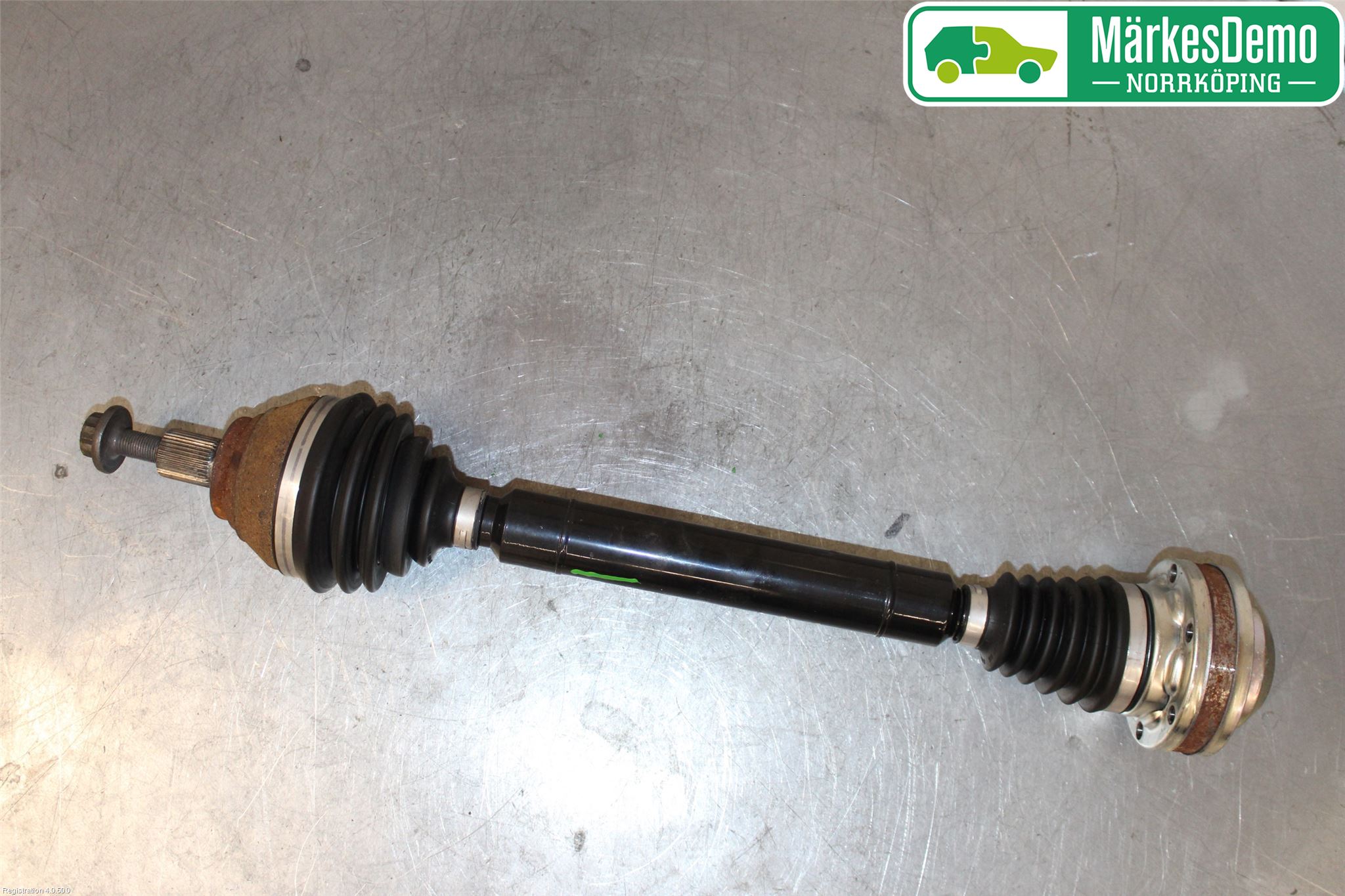 Volkswagen VW PASSAT 15-19 Drivaksel Foran Kompl Høyre