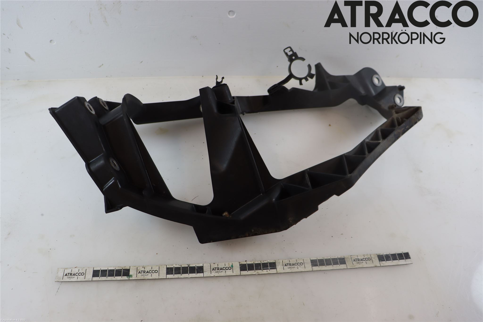 Mitsubishi COLT   04-08 Frontlykt Holder-Feste