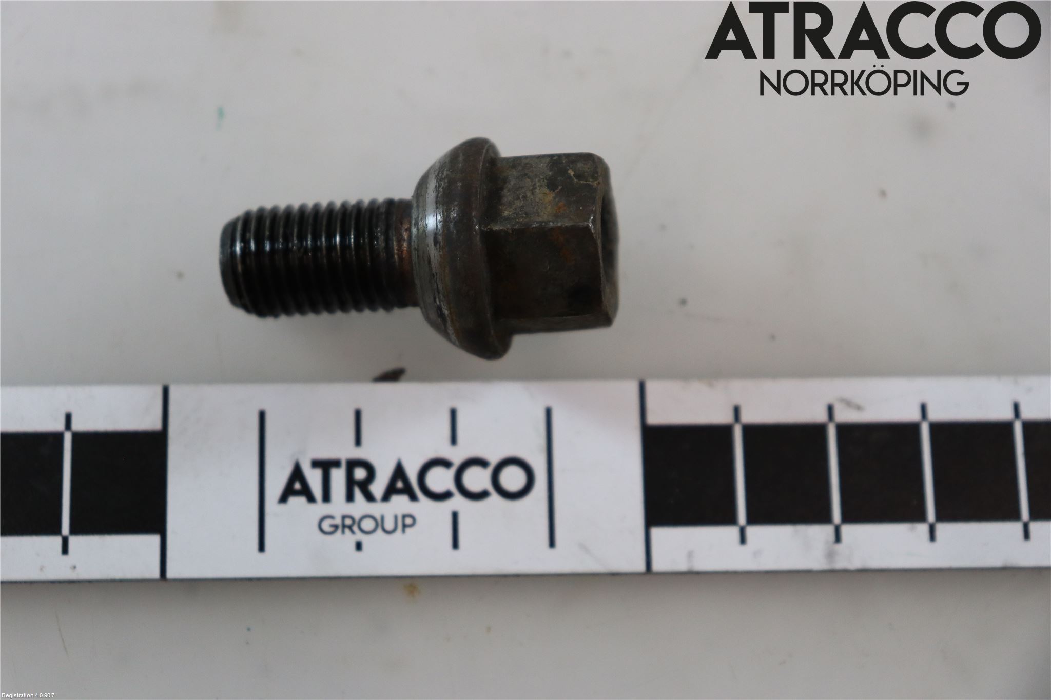 Mercedes-Benz MB 200-300  (W123) 76-86 Hjulmutter - Bolt - Sett