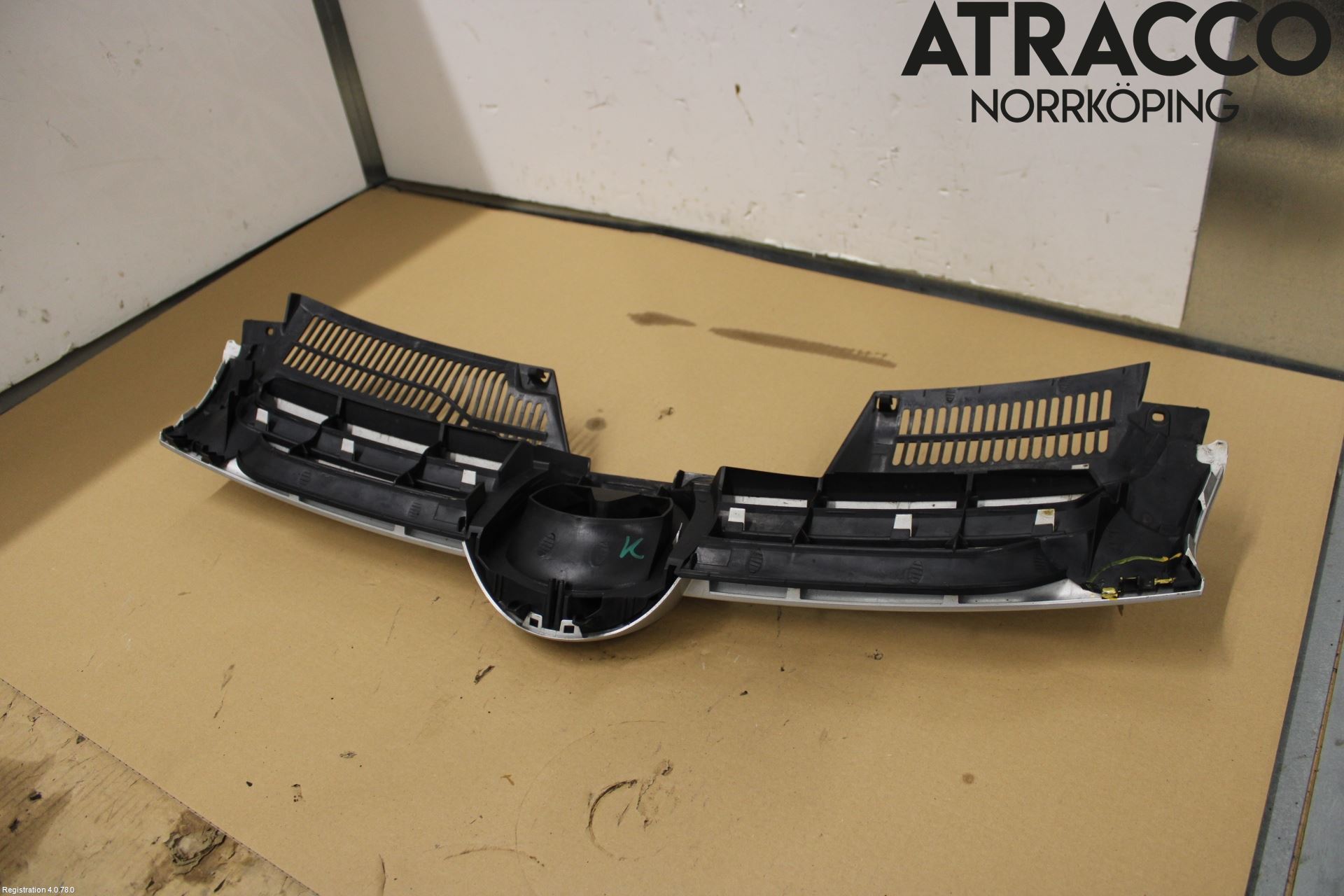 Volkswagen VW GOLF V 04-09 Grill Komplett
