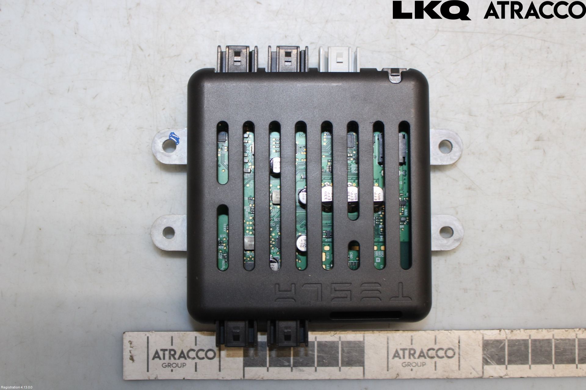 Tesla MODEL X 16- Usb Connection