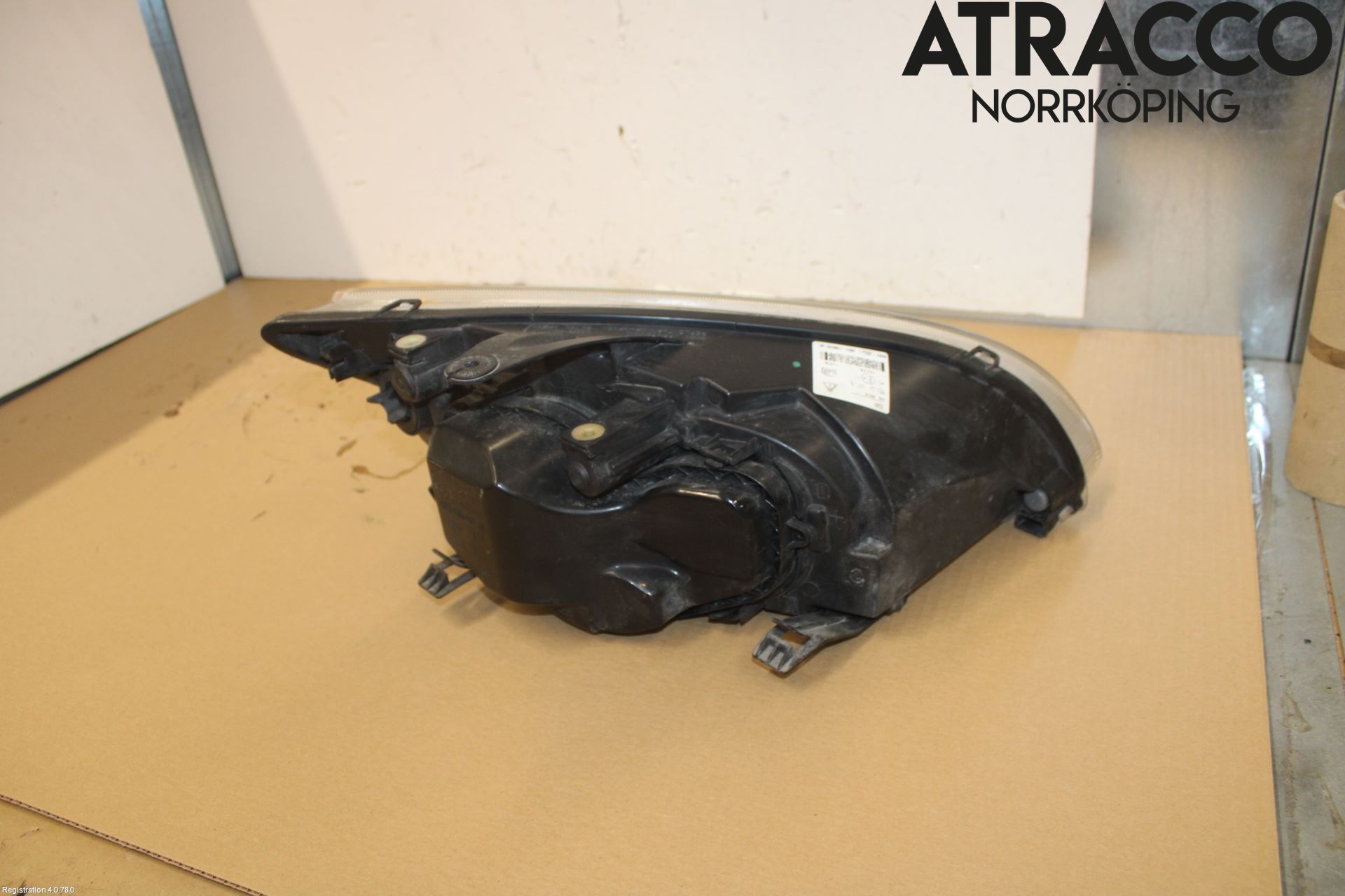 Ford FOCUS     04-07 Frontlykt Venstre