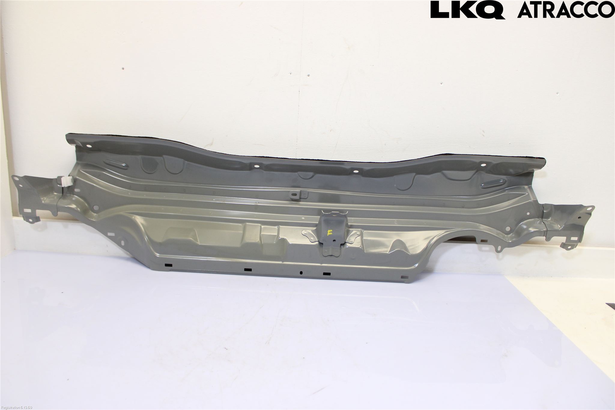 Toyota YARIS XP21 20- Visker Deksel-Grill-Under Frr
