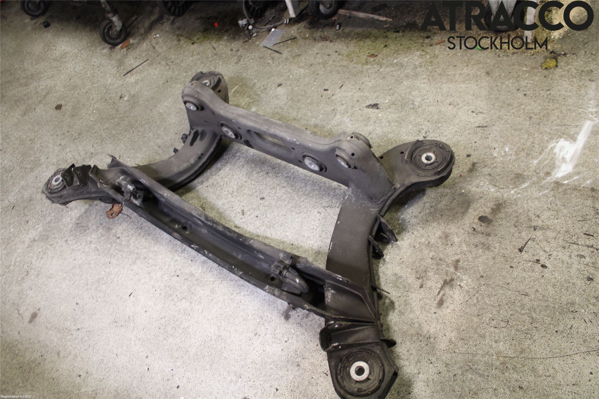 Mercedes-Benz MB E-KLASS (W213) 16-23 Bakaksel Feste Travers-Ramme