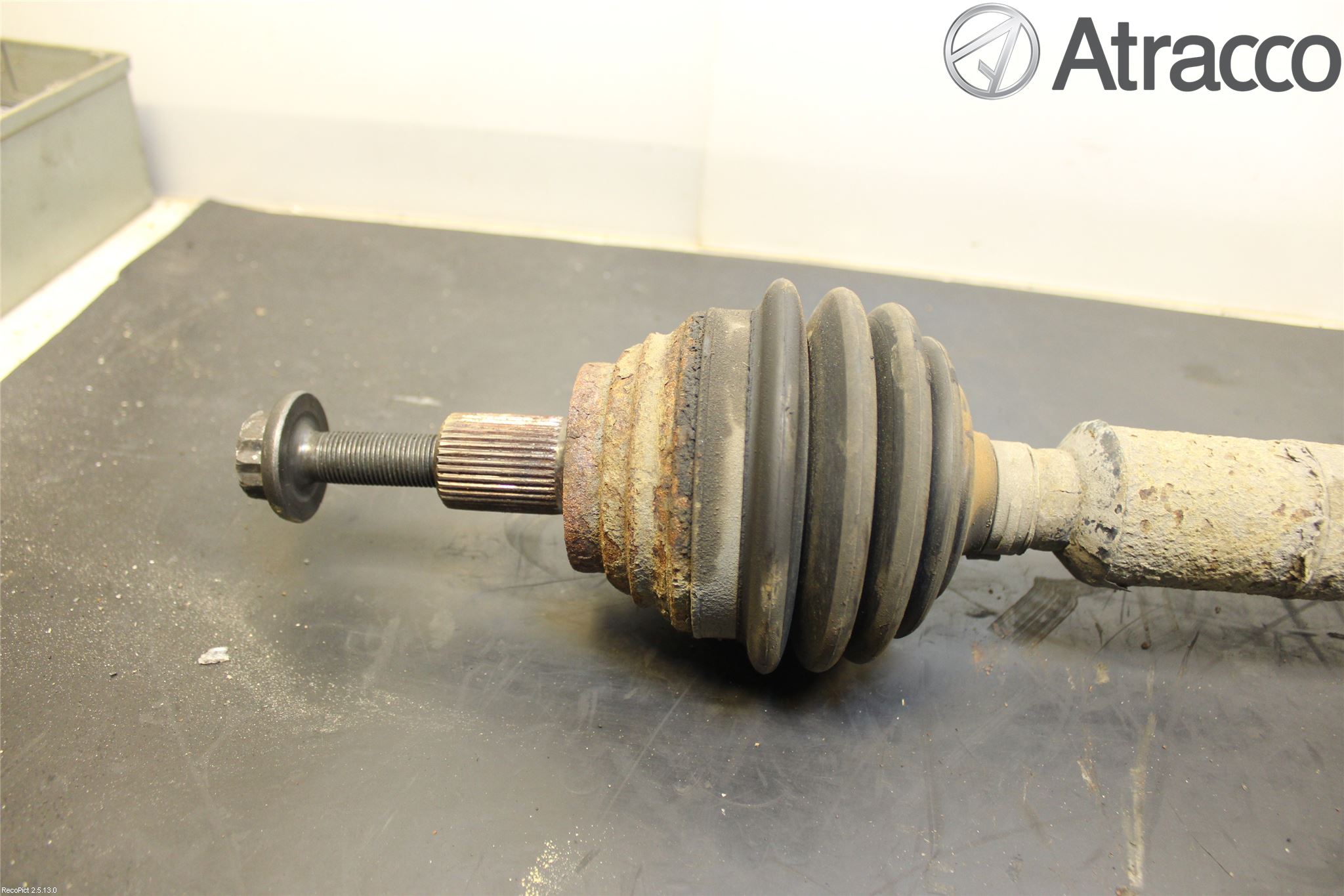 Volkswagen VW GOLF V 04-09 Drivaksel Foran Kompl Høyre