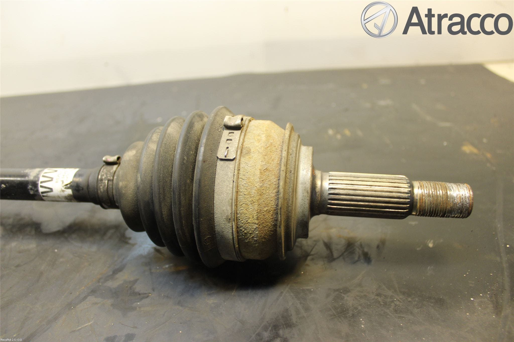 Toyota YARIS XP130 15-20 Drivaksel Foran Kompl Venstre
