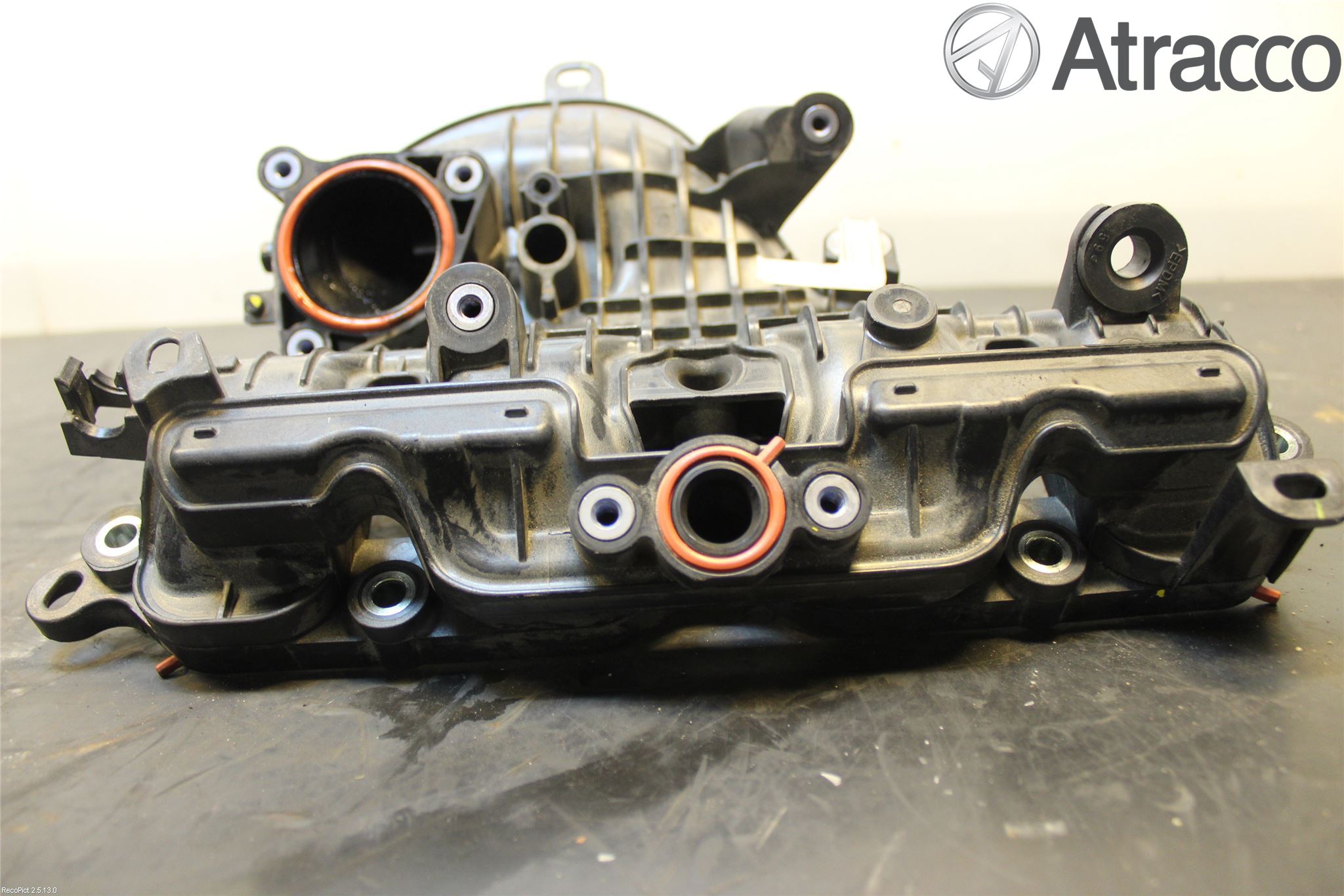 Toyota YARIS XP130 15-20 Innsugningsmanifold