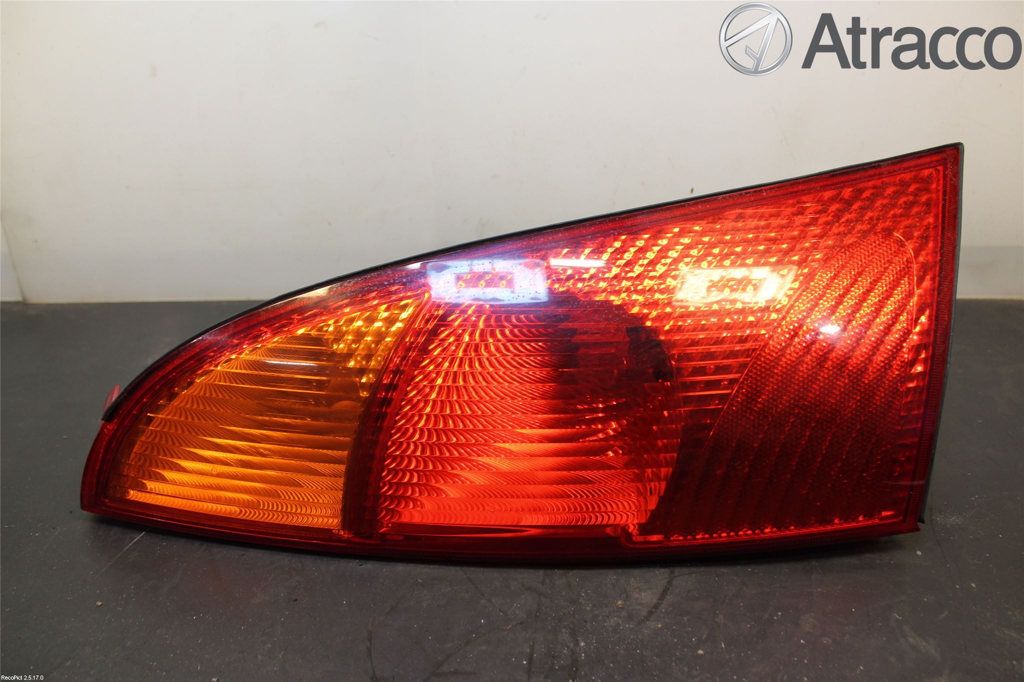 Ford FOCUS     99-04 Baklykt Venstre