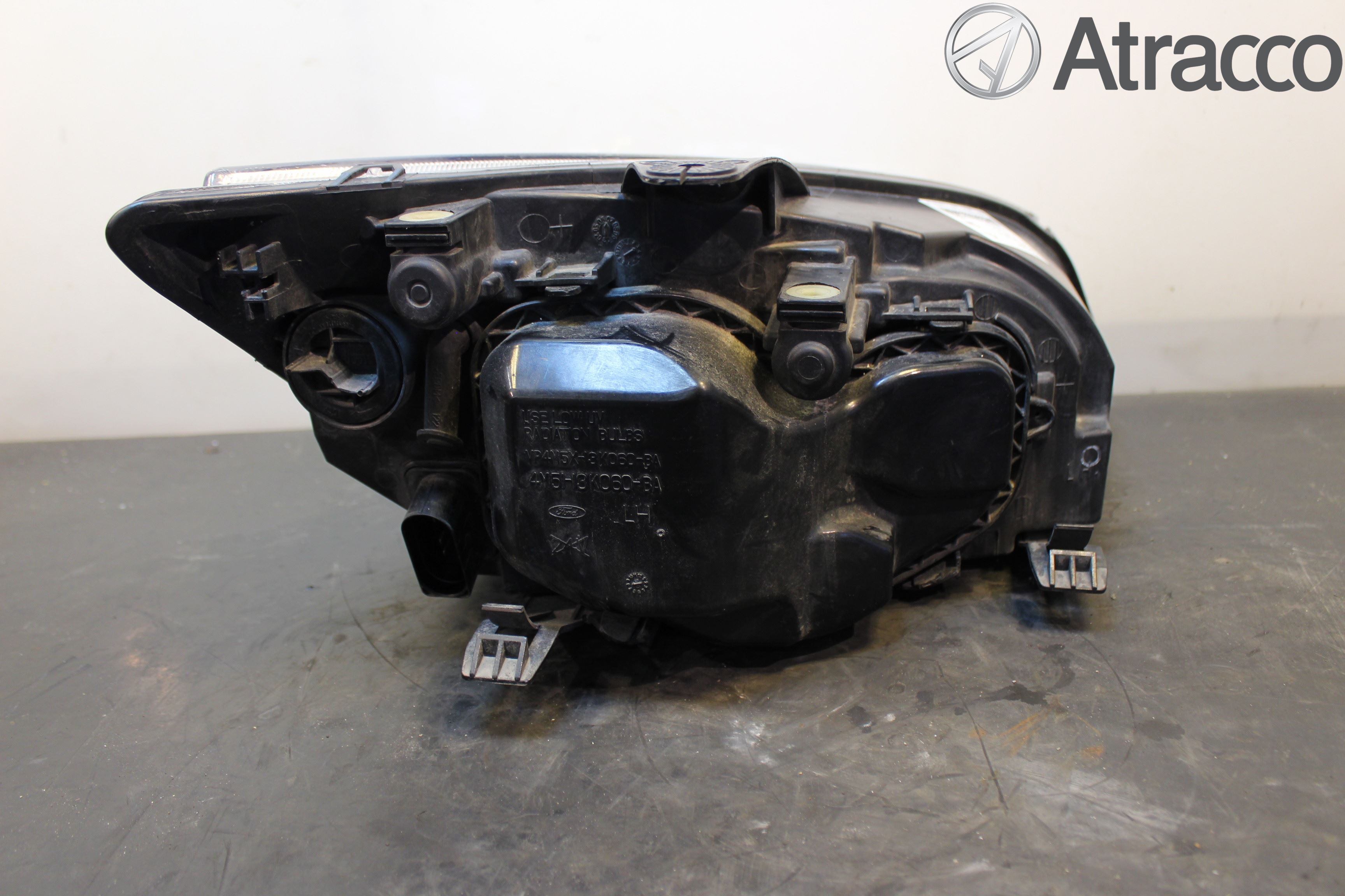 Ford FOCUS     04-07 Frontlykt Venstre