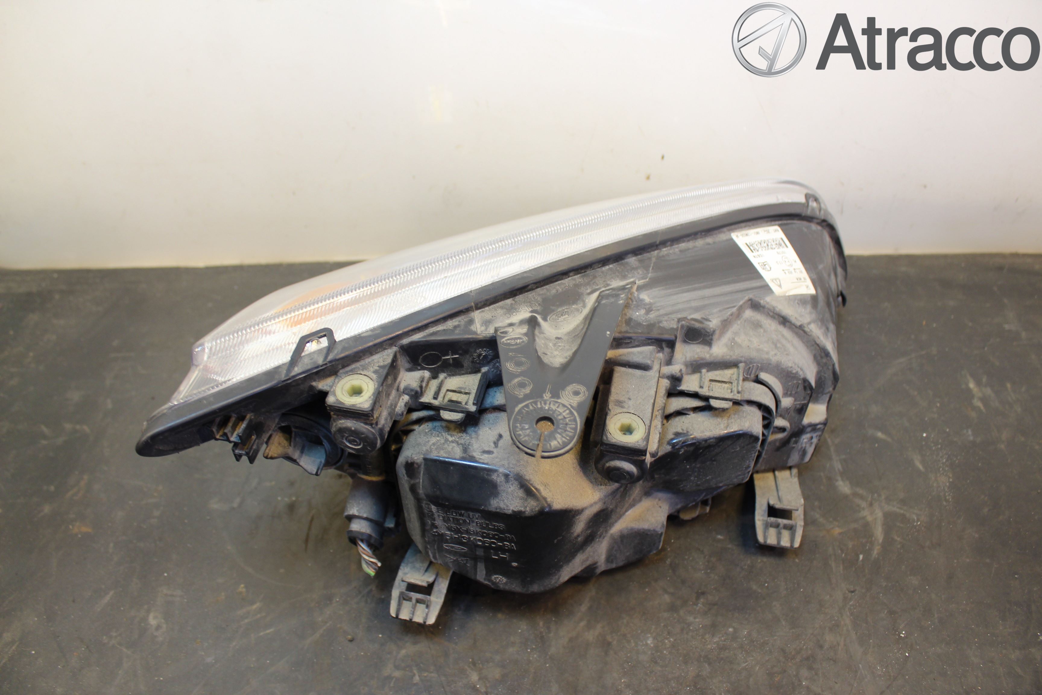 Ford FOCUS     04-07 Frontlykt Venstre