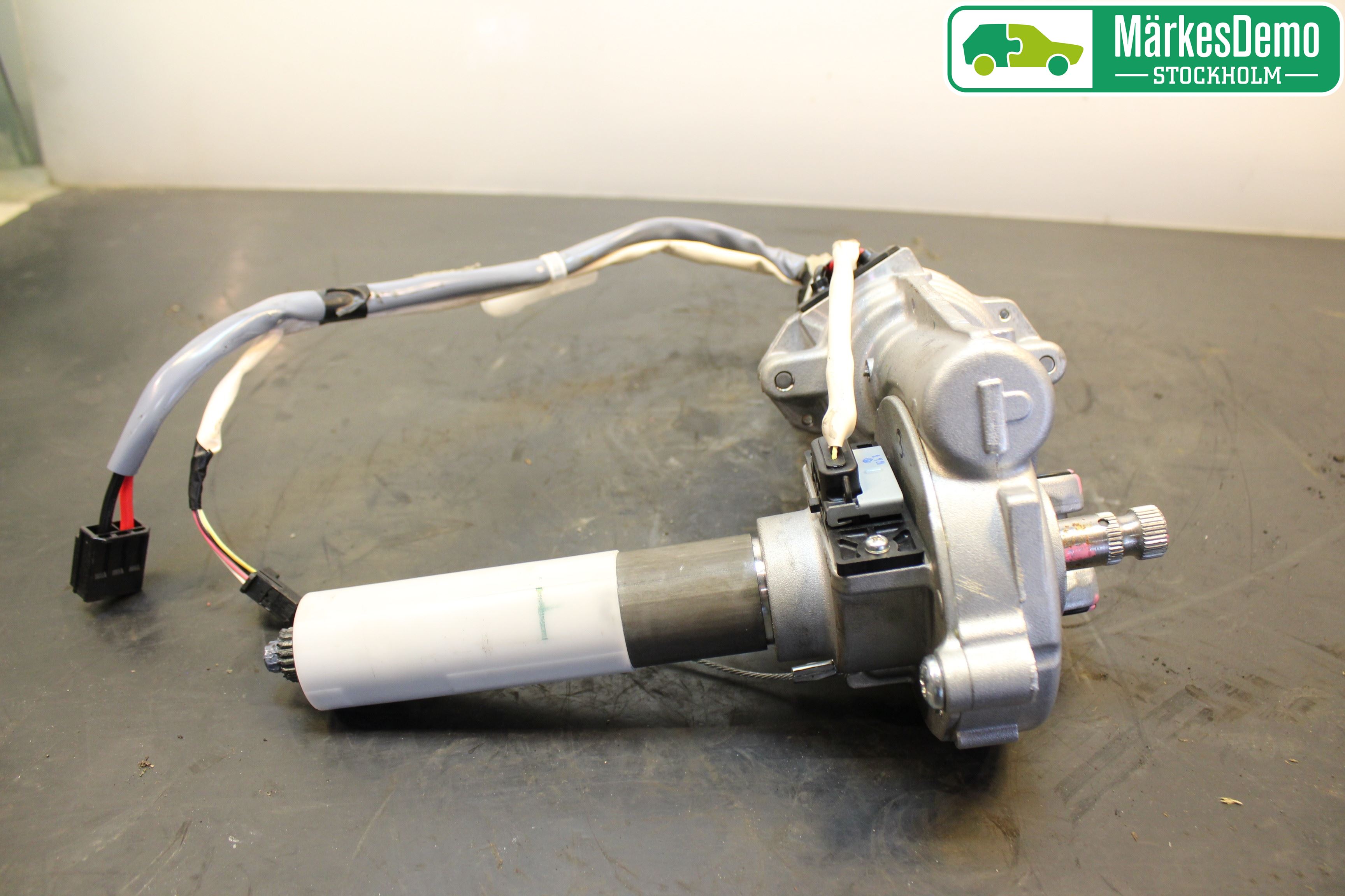 Toyota YARIS XP130 12-14 Rattakselaggregat Innebygd Servo
