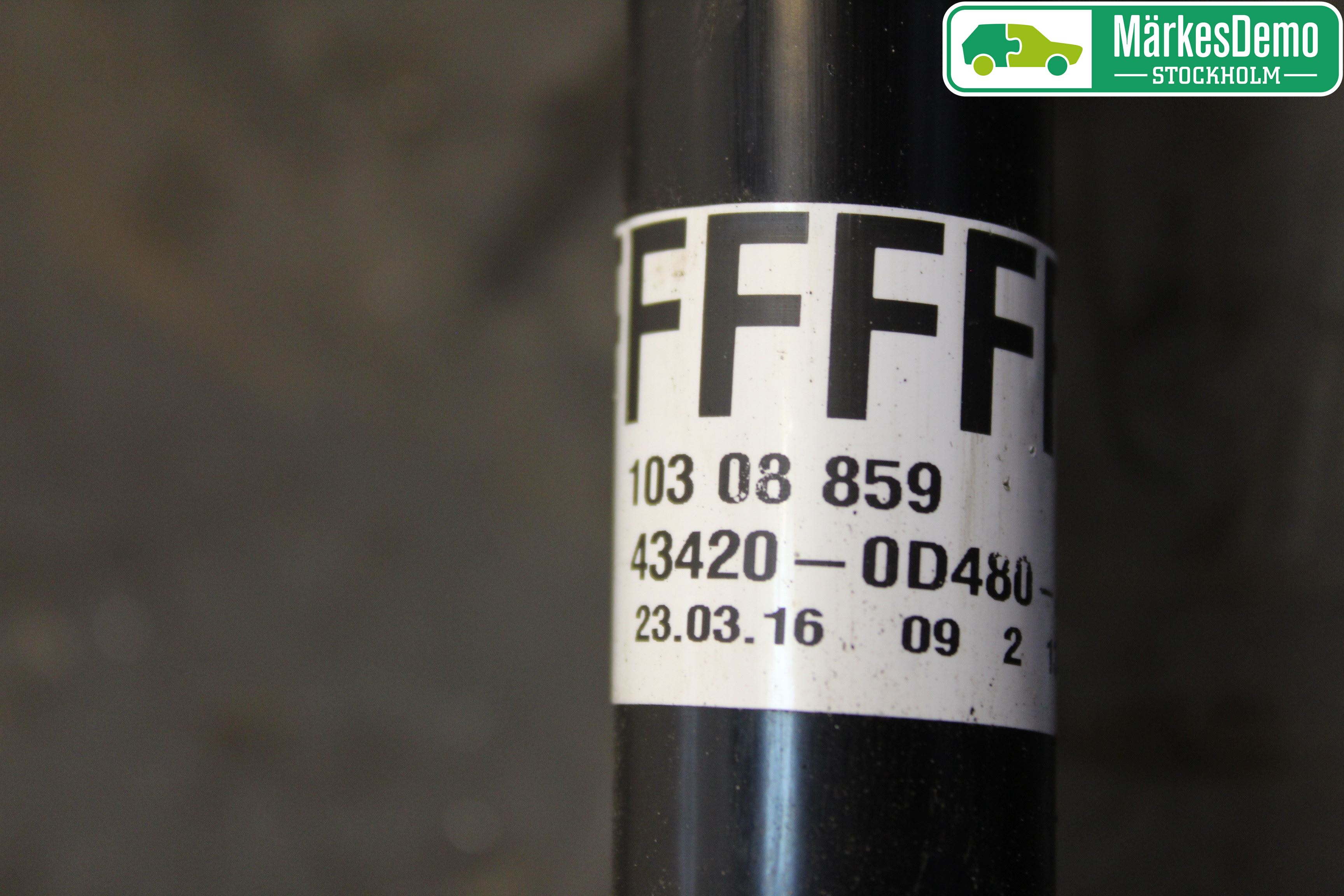 Toyota YARIS XP130 12-14 Drivaksel Foran Kompl Venstre