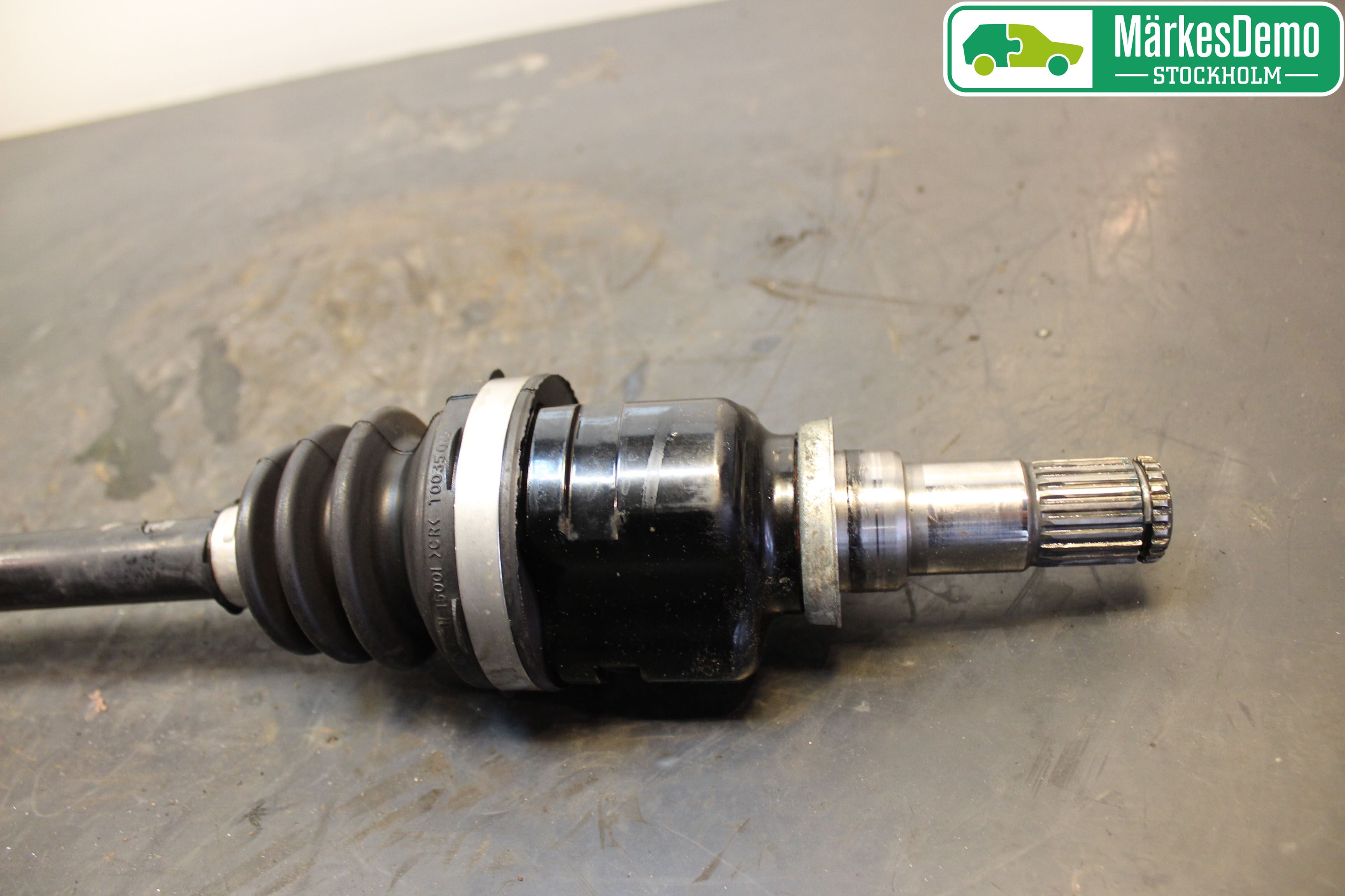 Toyota YARIS XP130 12-14 Drivaksel Foran Kompl Venstre
