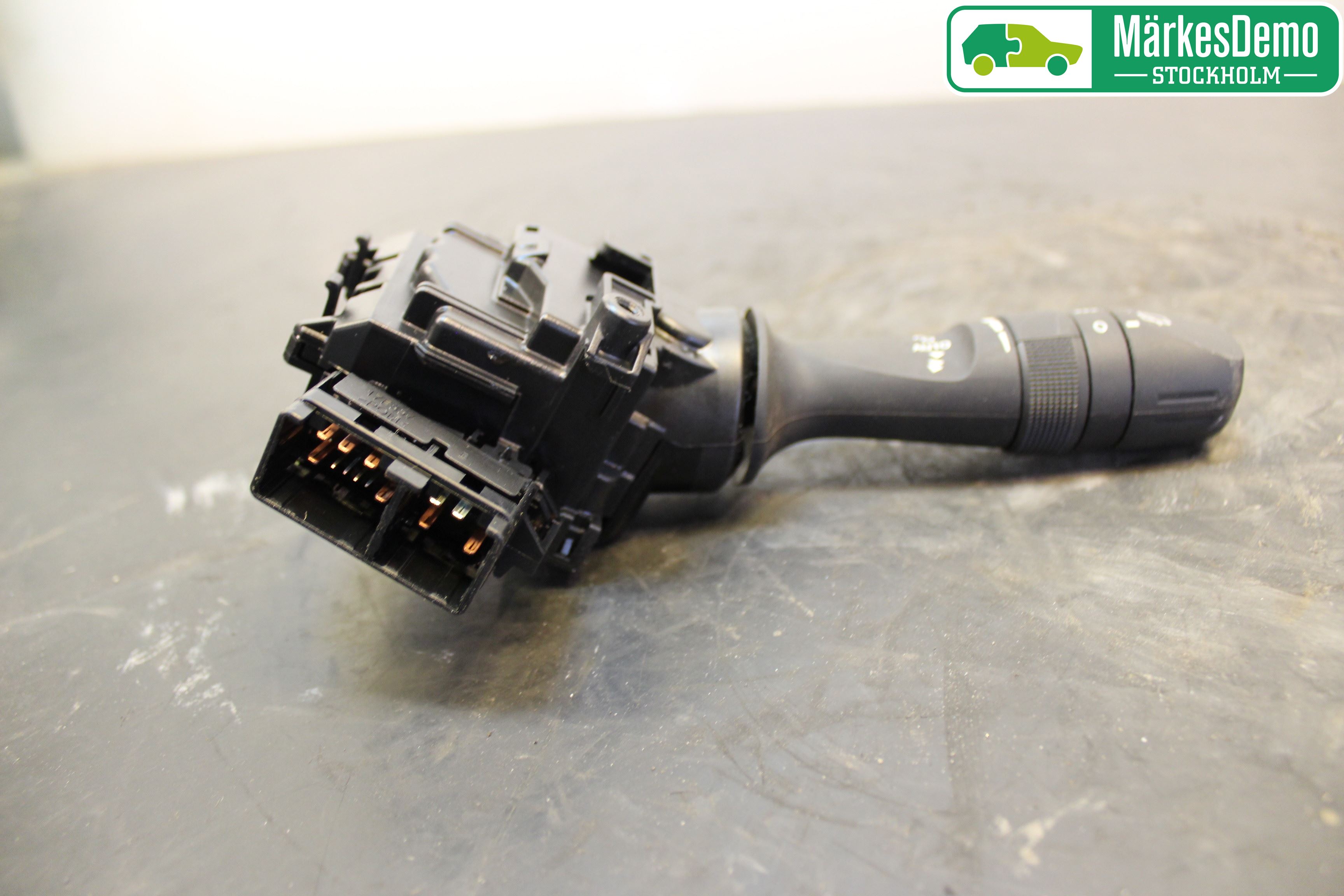 Toyota AURIS 13-19 Bryter Ratt Visker - Spyler