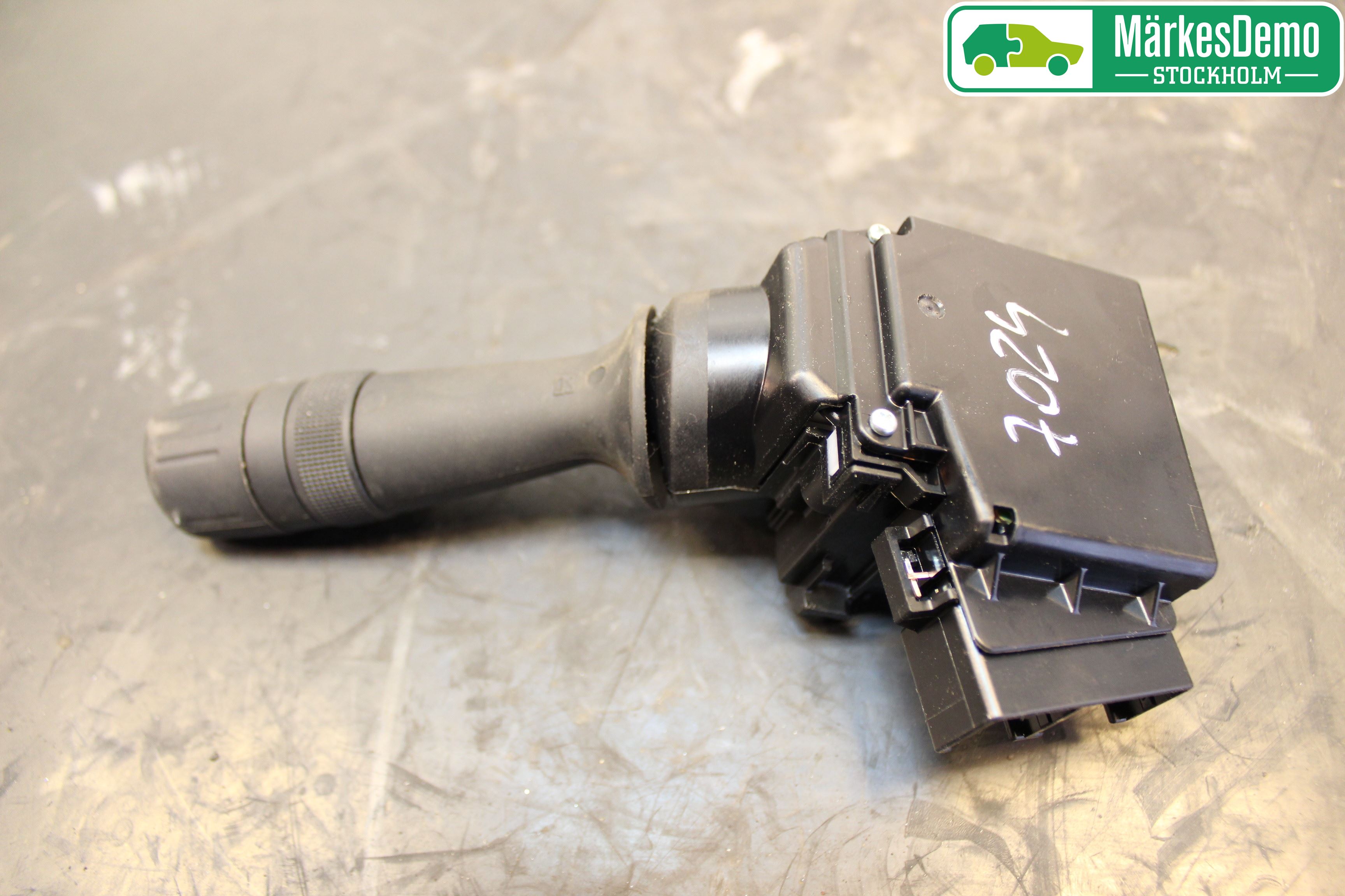 Toyota AURIS 13-19 Bryter Ratt Visker - Spyler