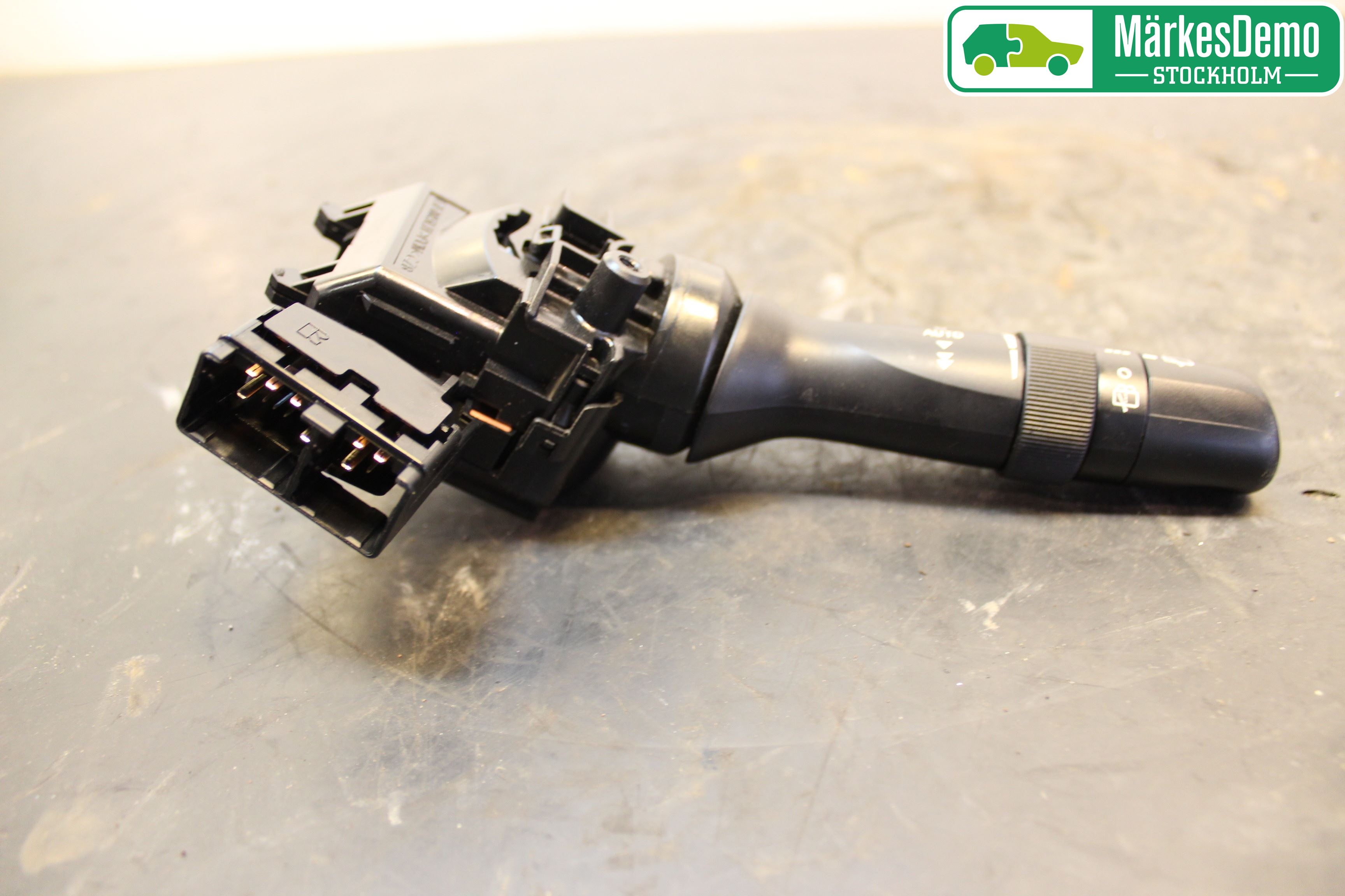 Toyota YARIS XP130 12-14 Bryter Ratt Blinklys - Lys